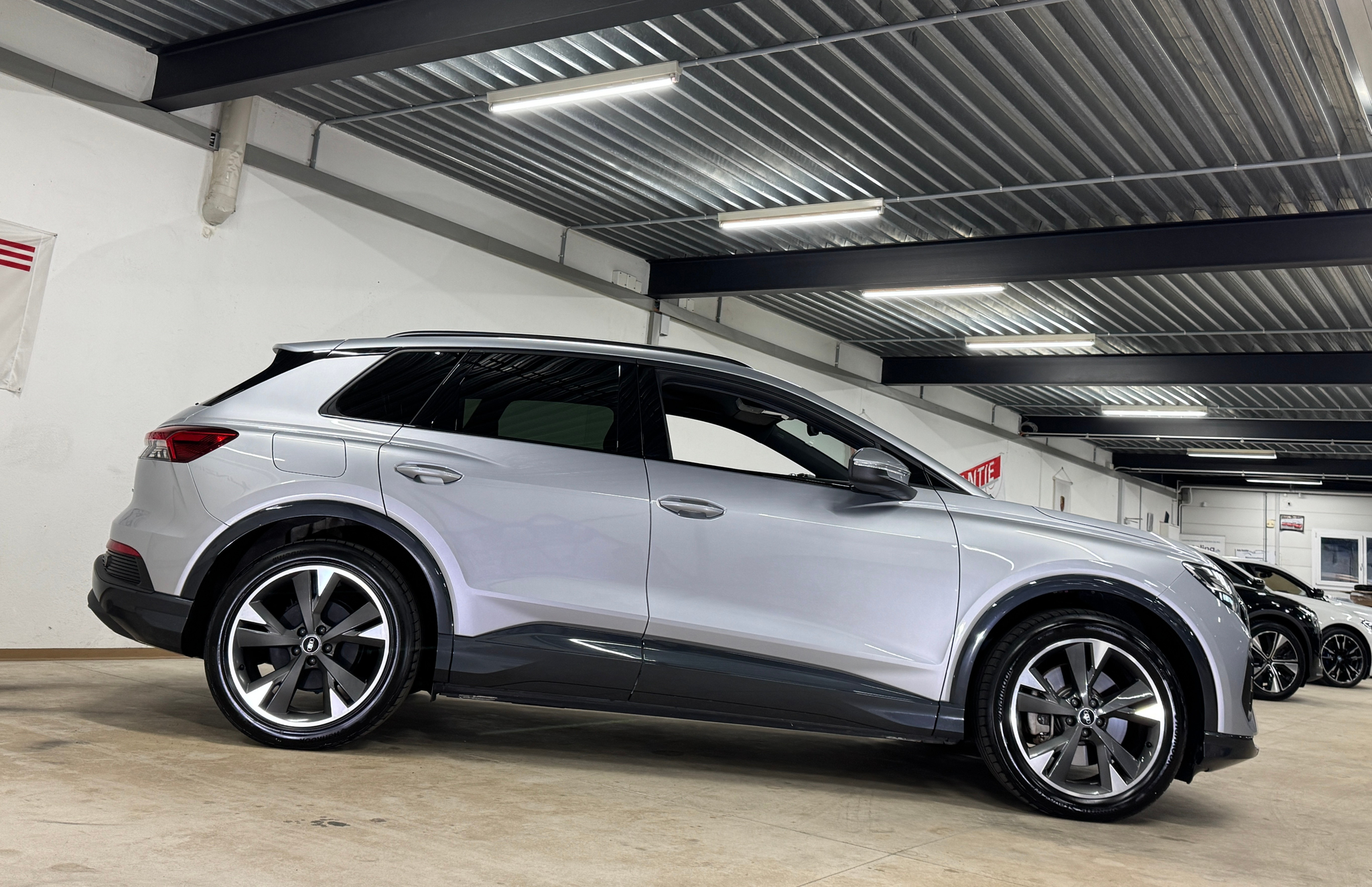 listing desktop thumbnail image 3