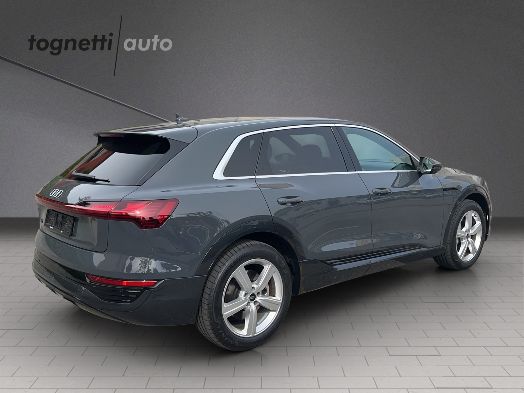 listing desktop thumbnail image 3