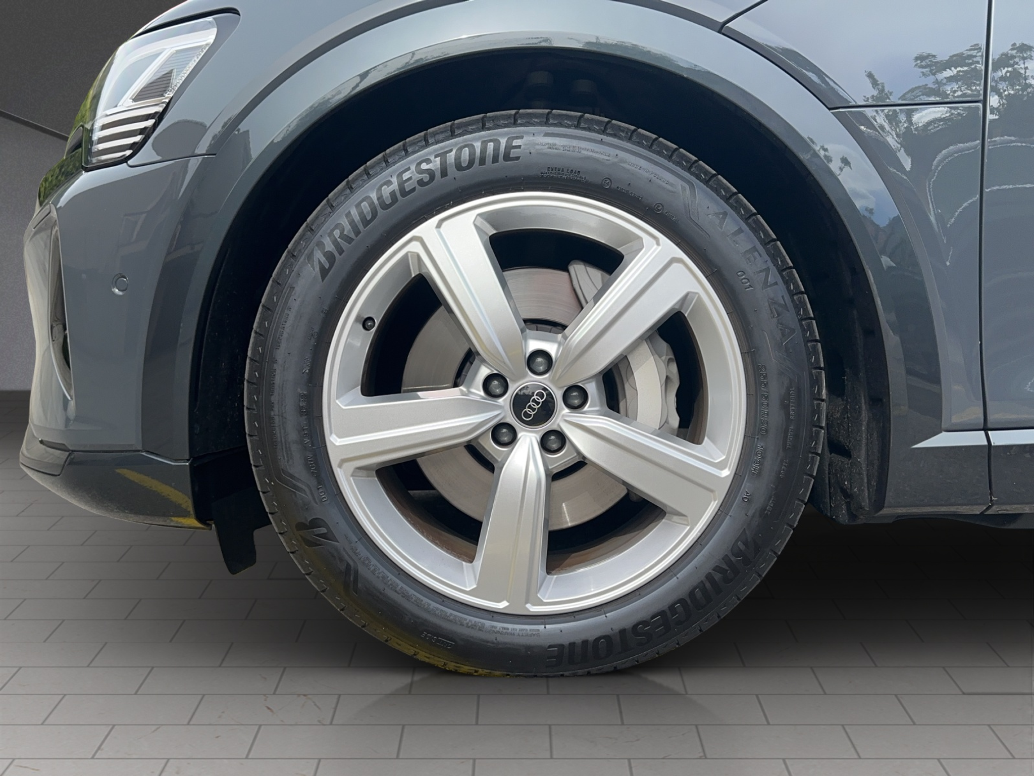 listing desktop thumbnail image 4