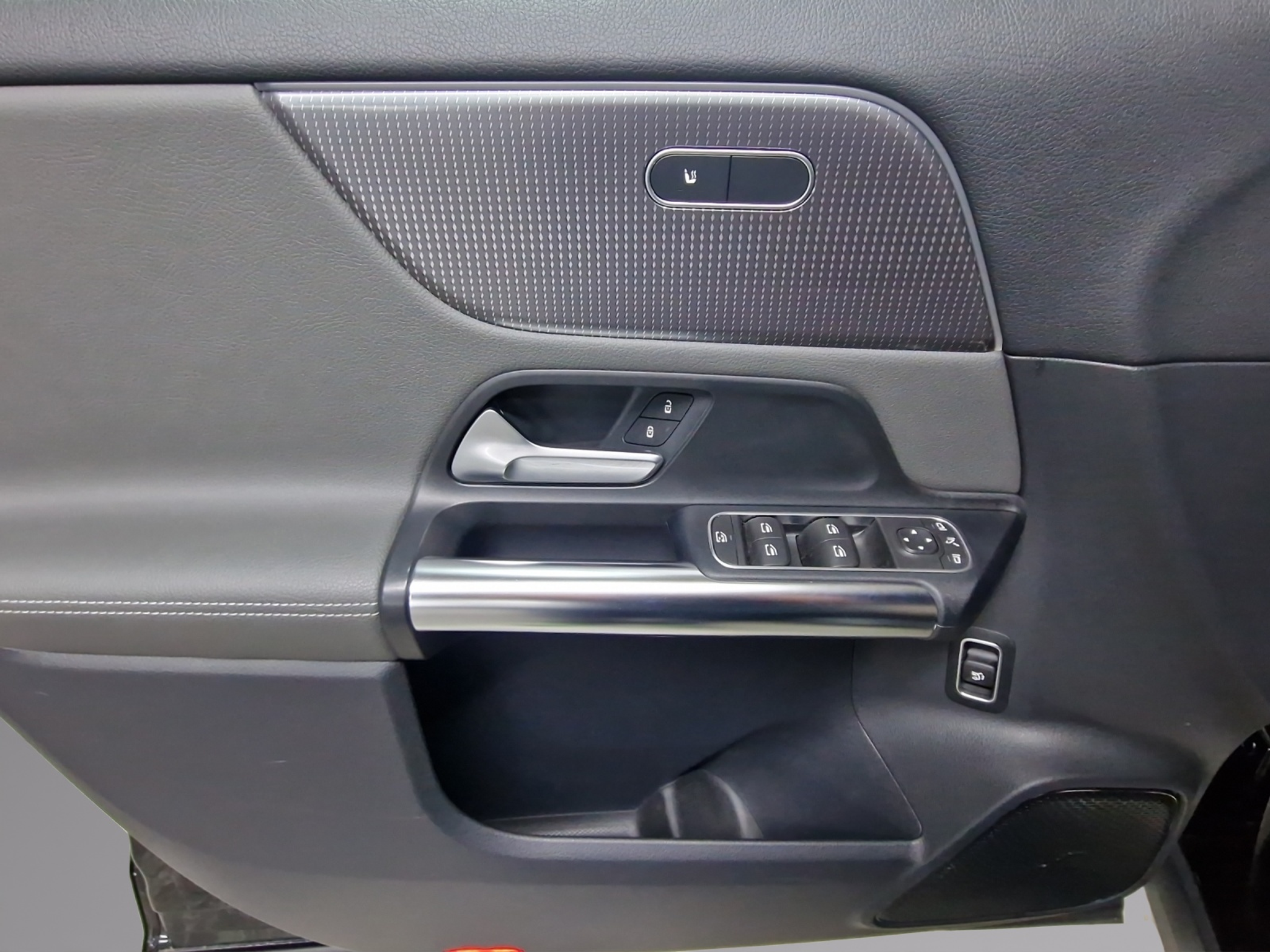 listing desktop thumbnail image 12