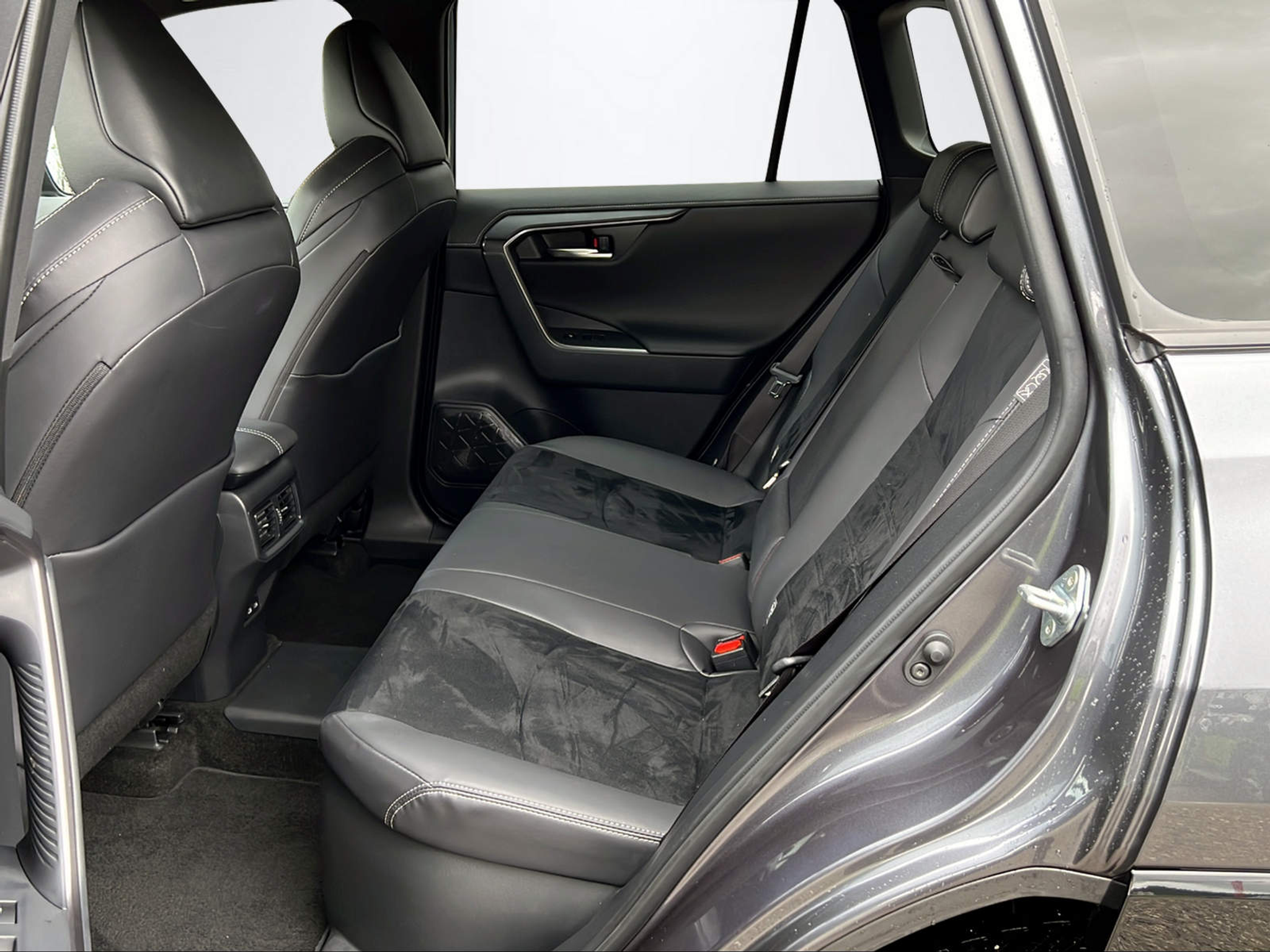 listing desktop thumbnail image 10