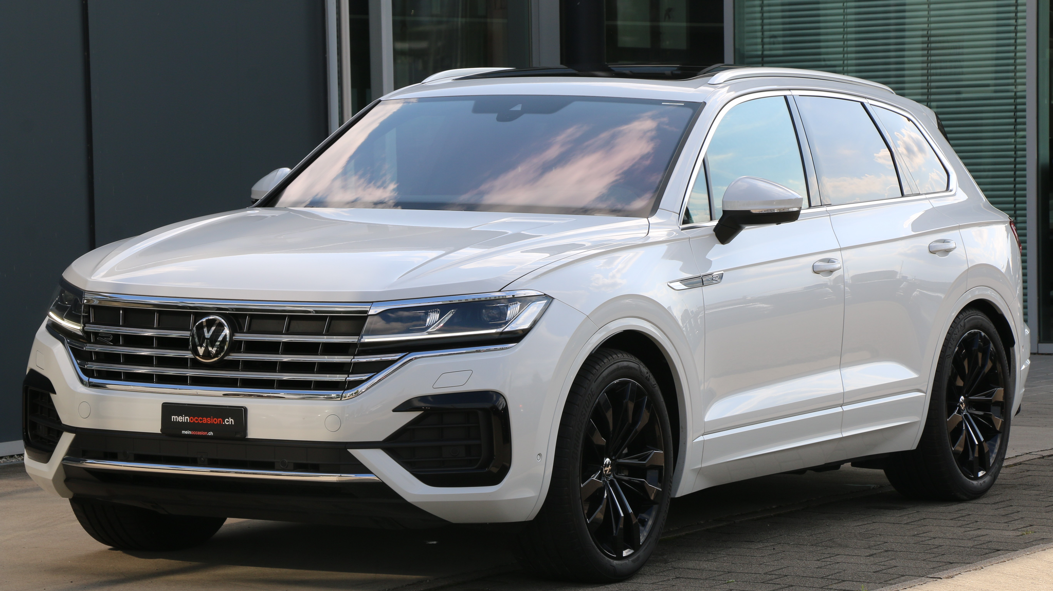 listing desktop thumbnail image 2