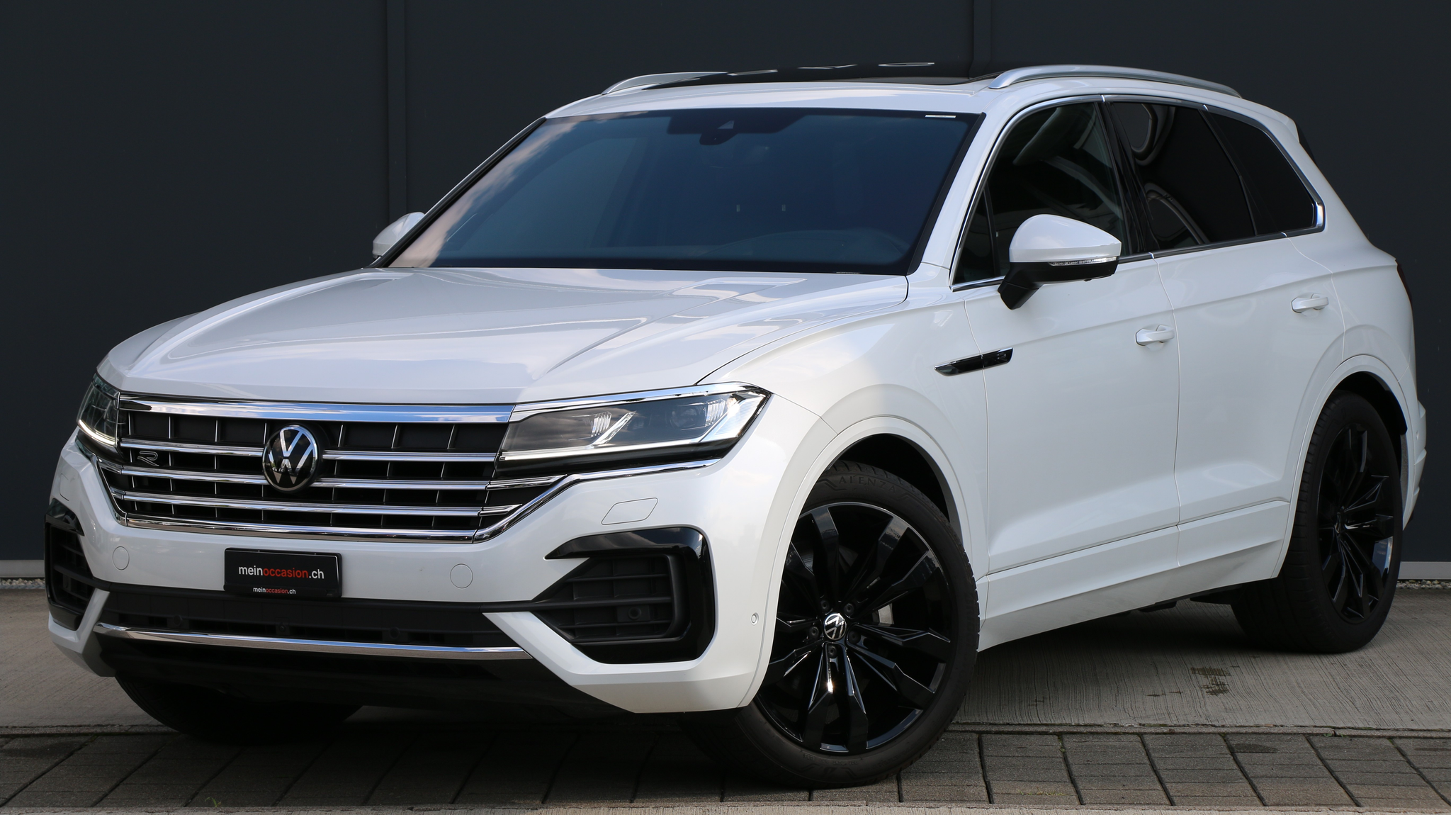 listing desktop thumbnail image 1