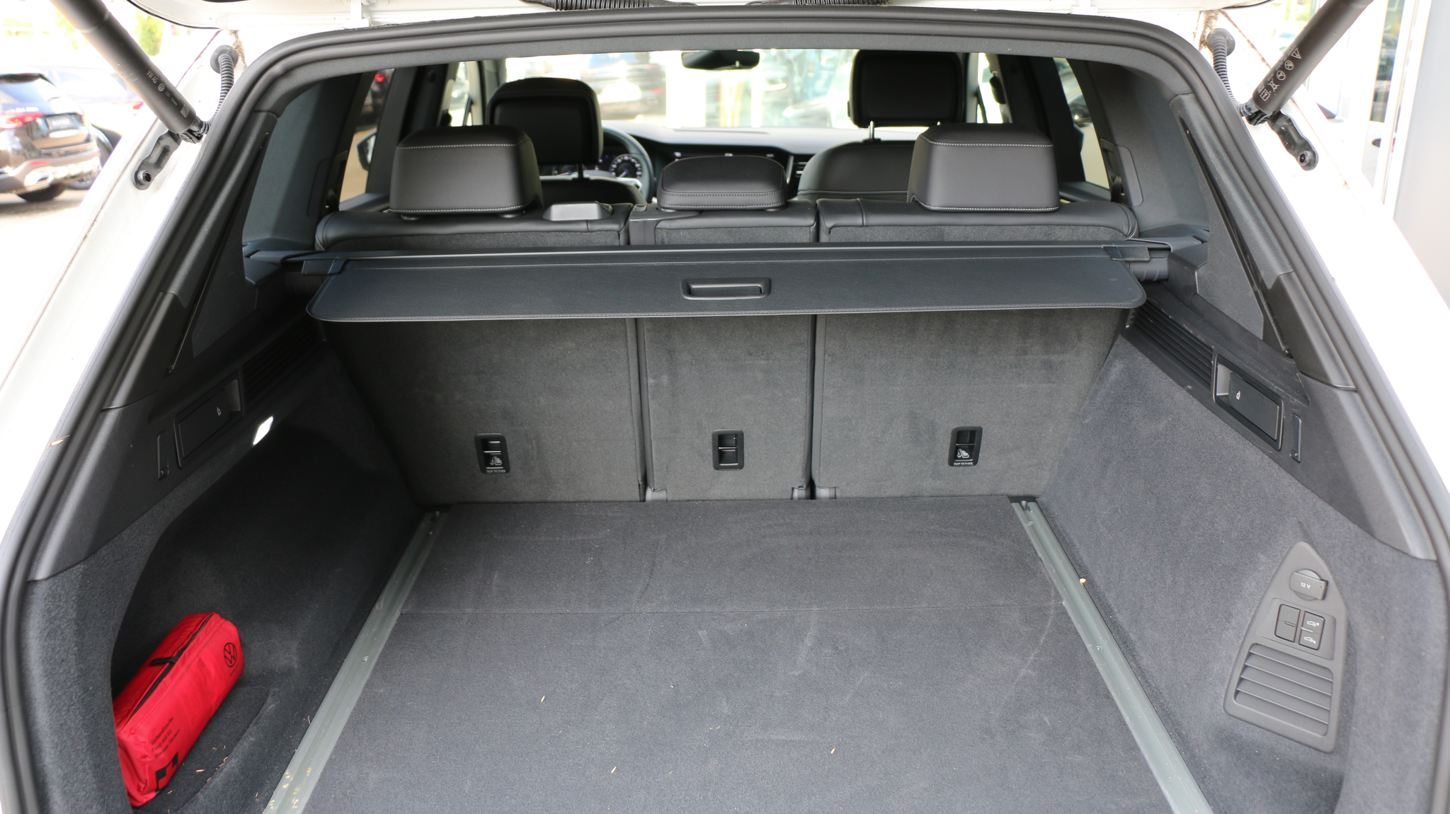 listing desktop thumbnail image 25