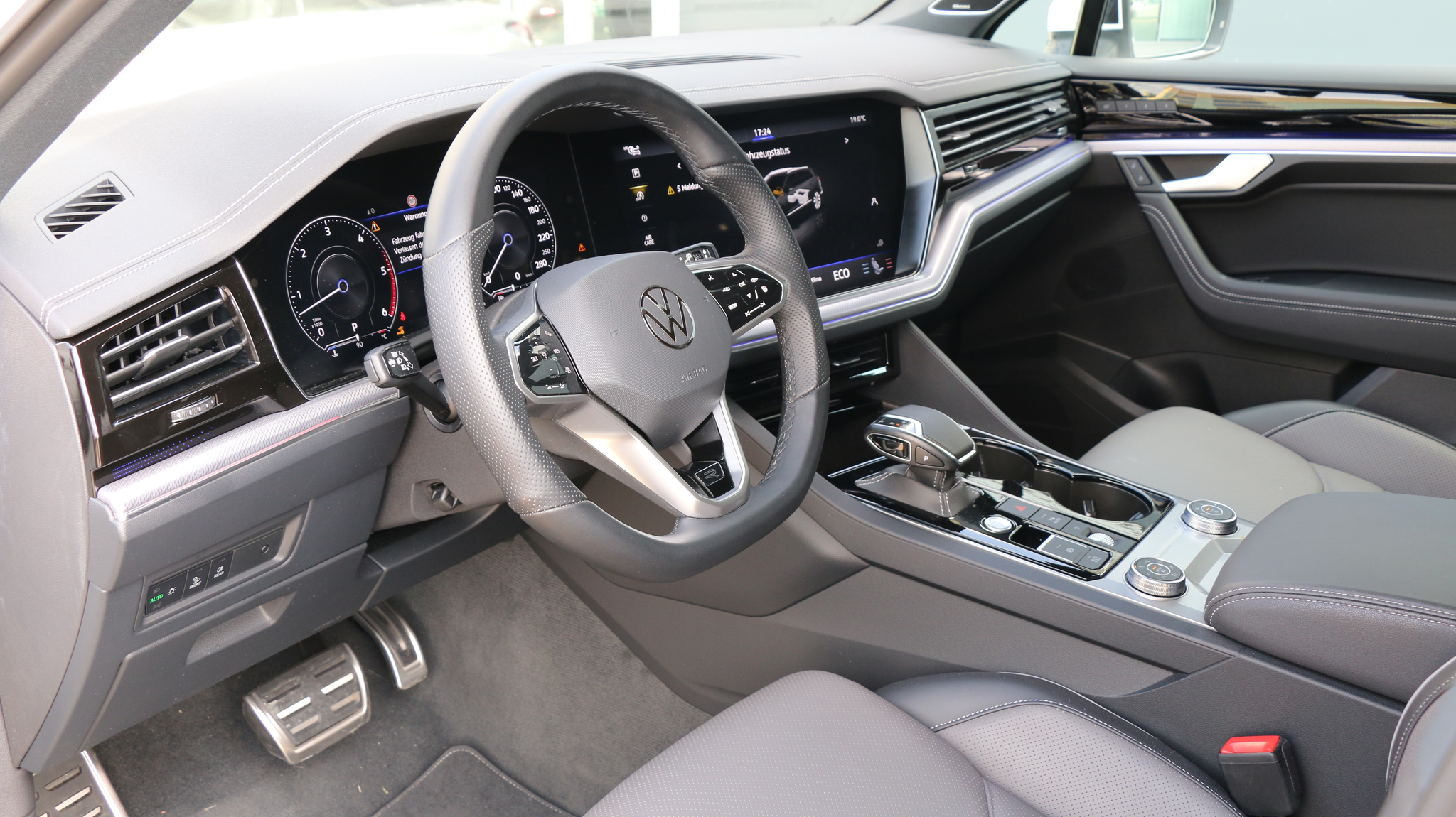 listing desktop thumbnail image 33