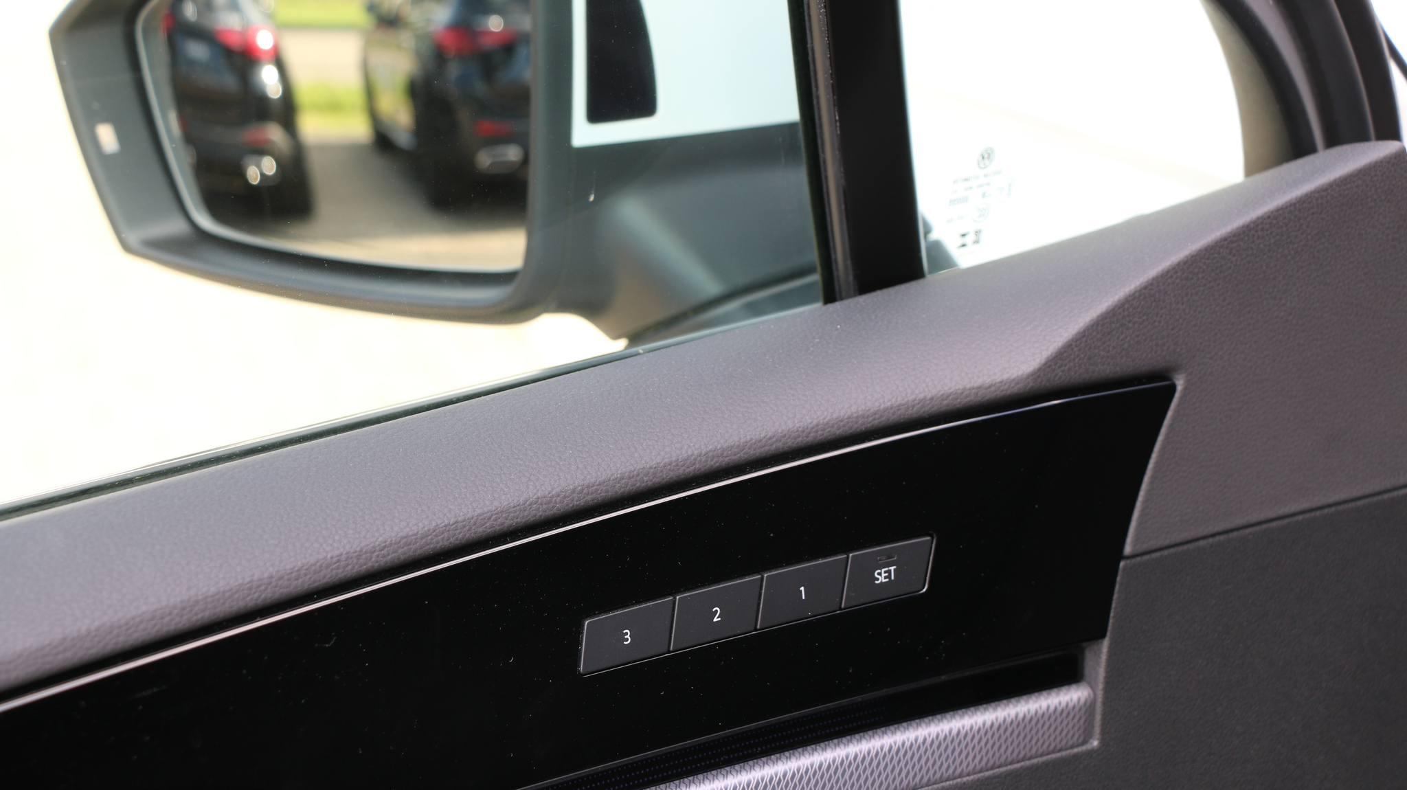 listing desktop thumbnail image 32