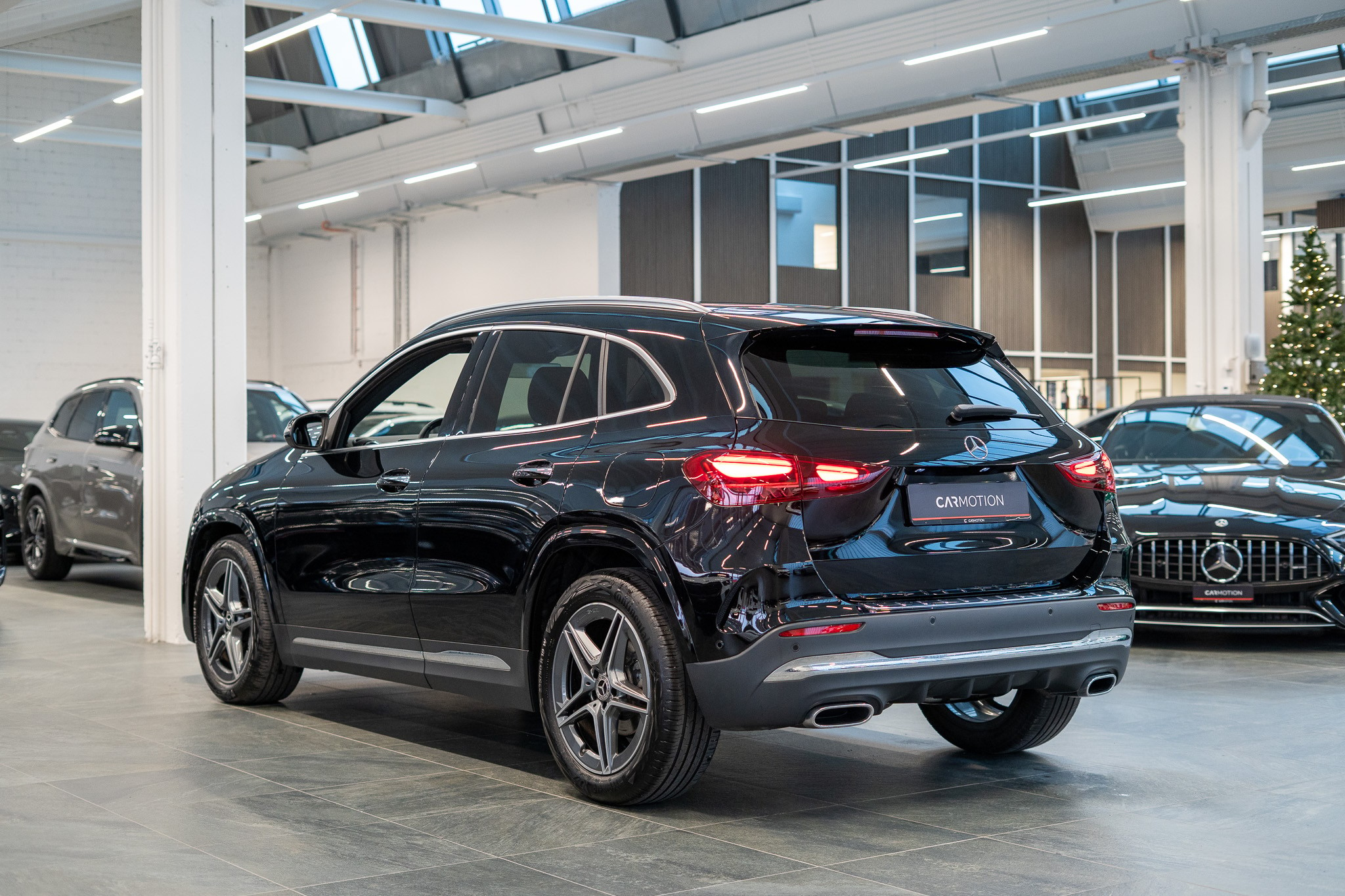 listing desktop thumbnail image 6