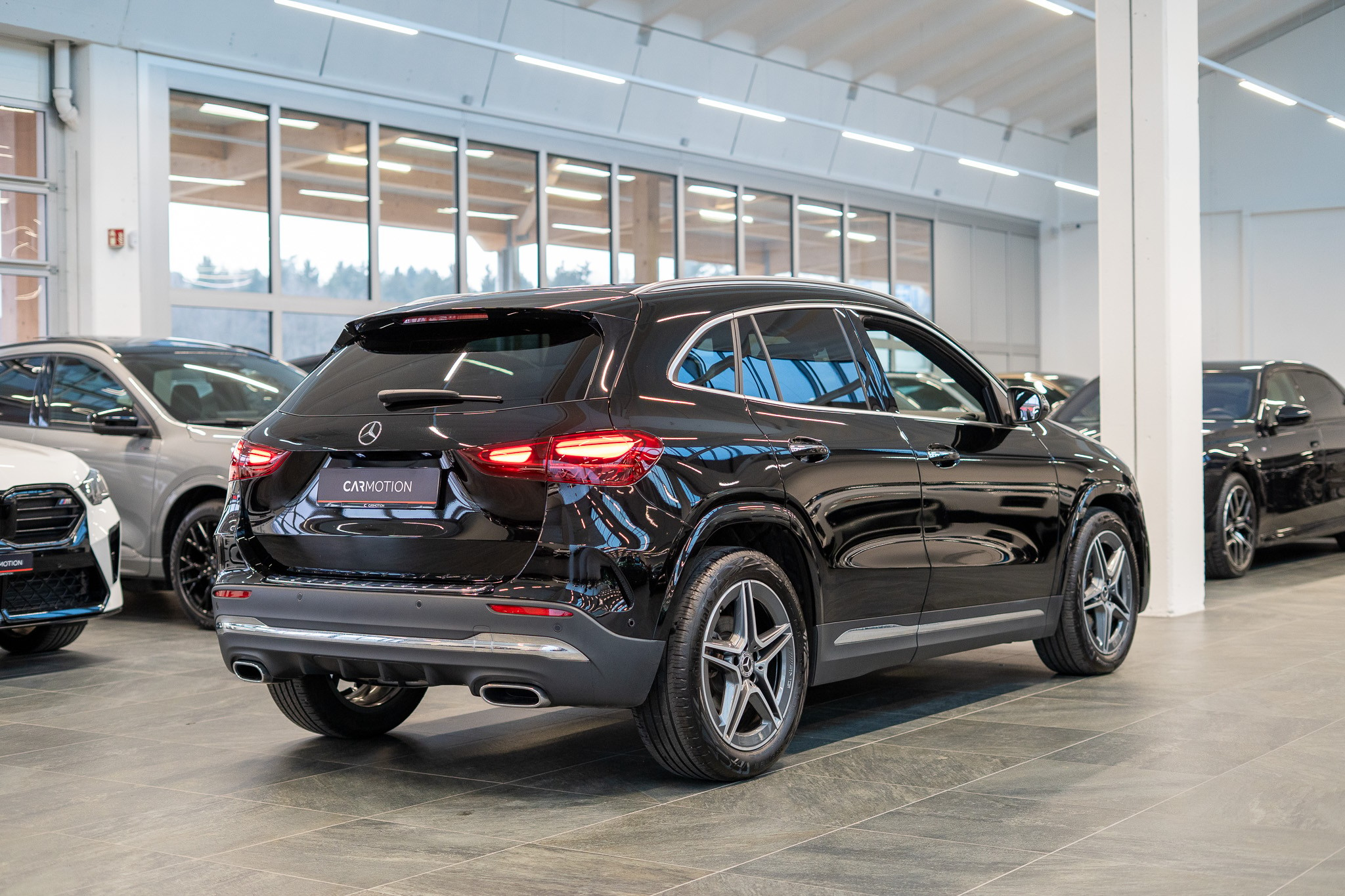 listing desktop thumbnail image 3