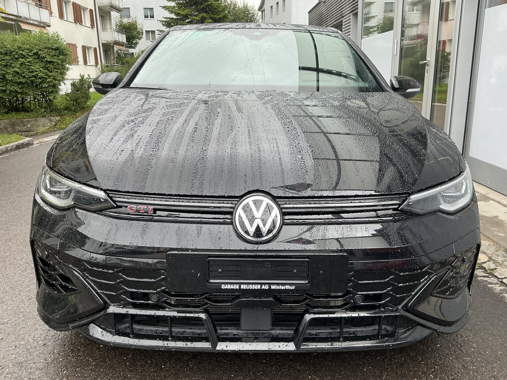 listing desktop thumbnail image 1