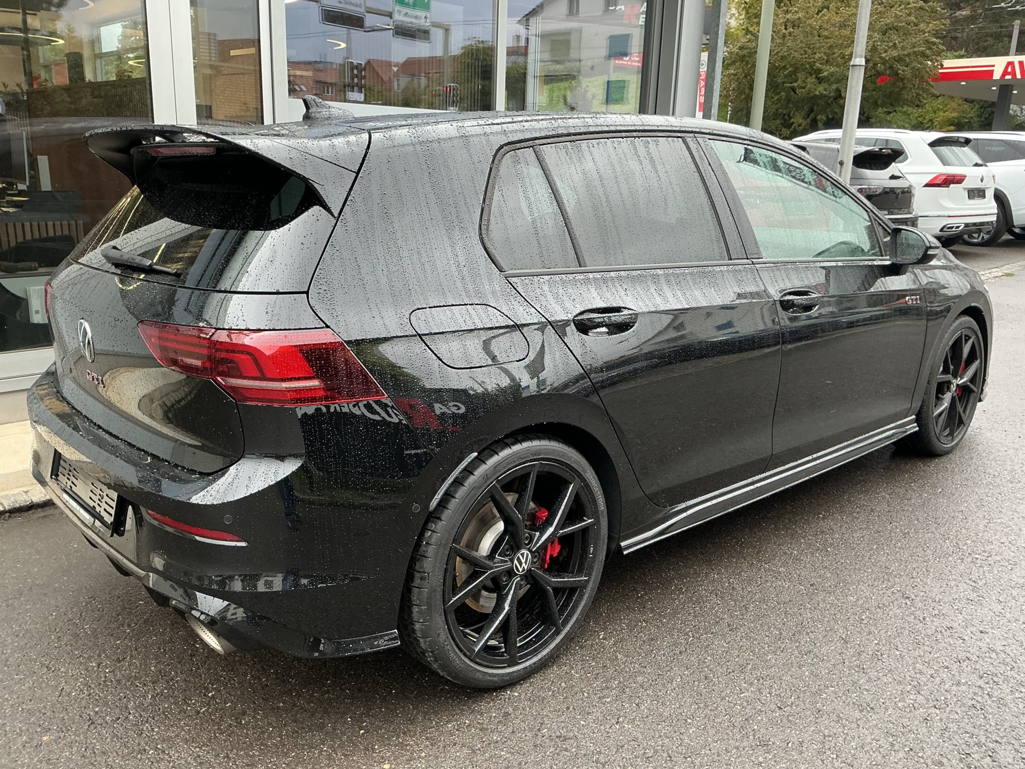 listing desktop thumbnail image 3