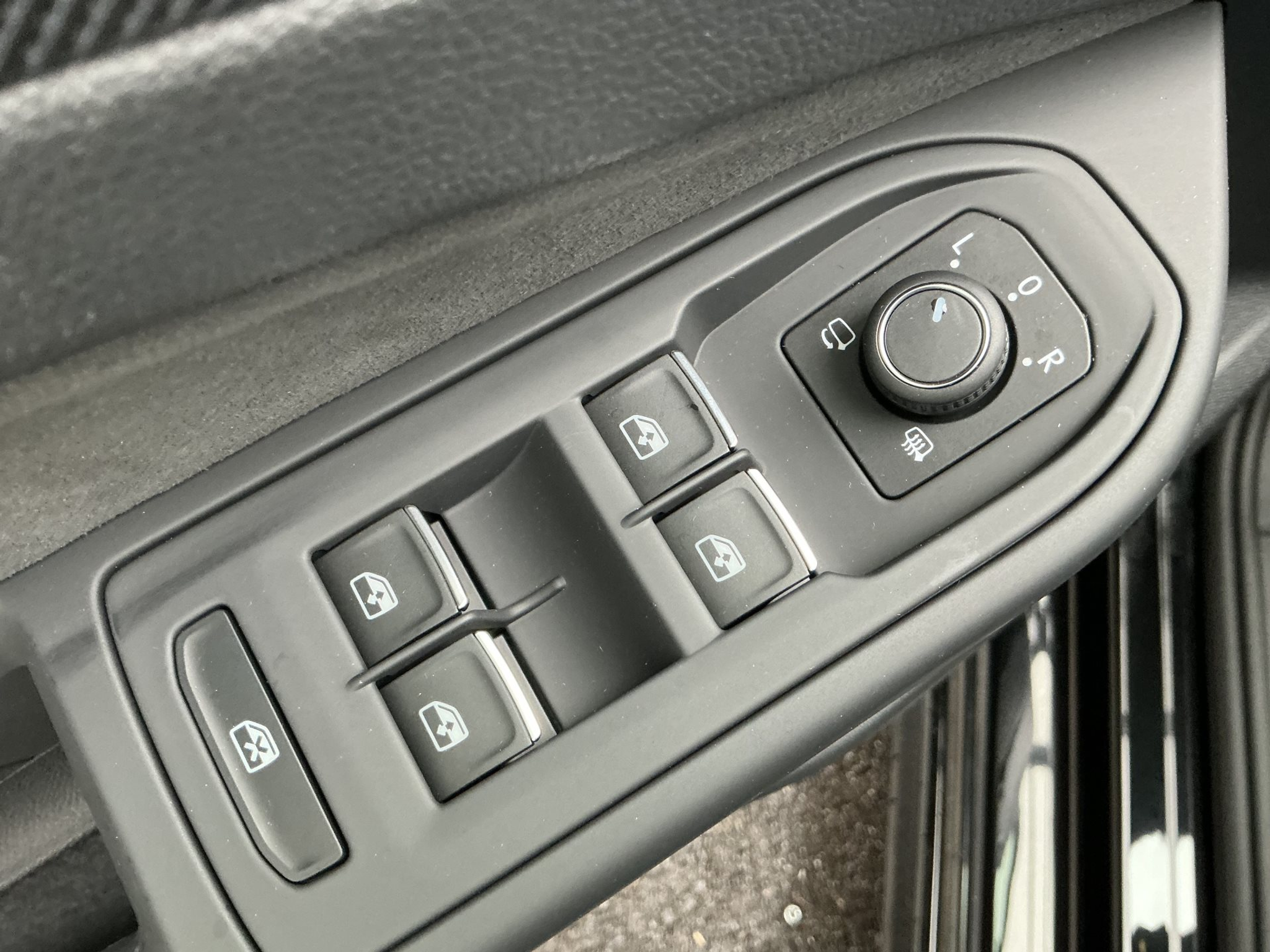 listing desktop thumbnail image 26