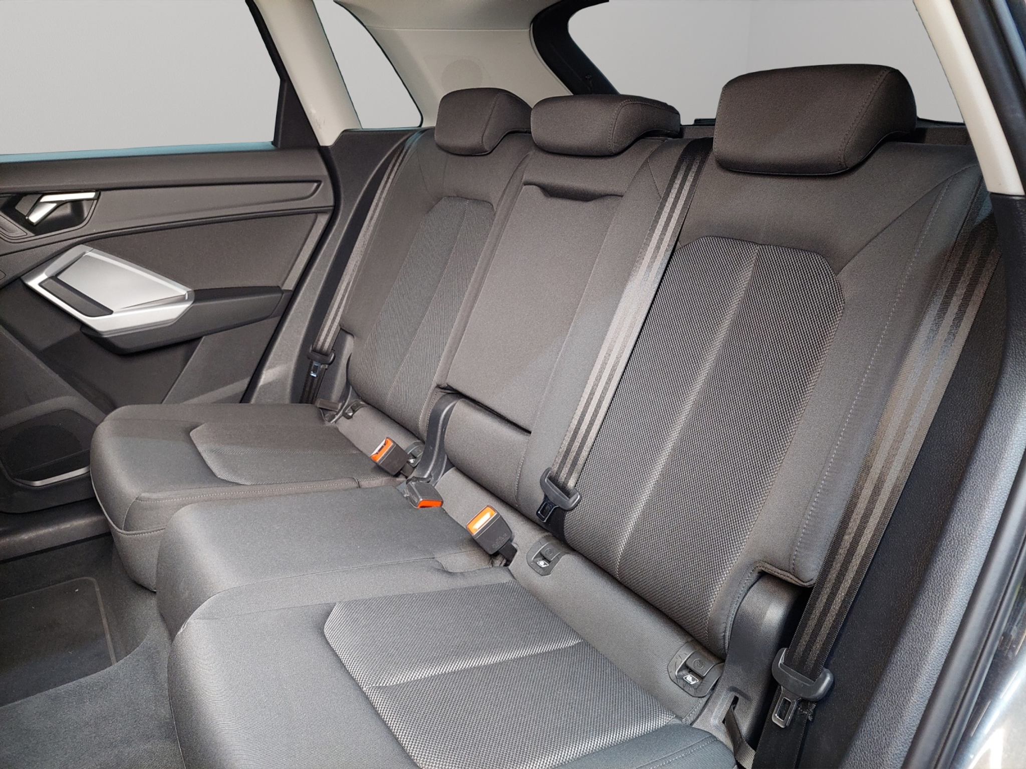 listing desktop thumbnail image 7