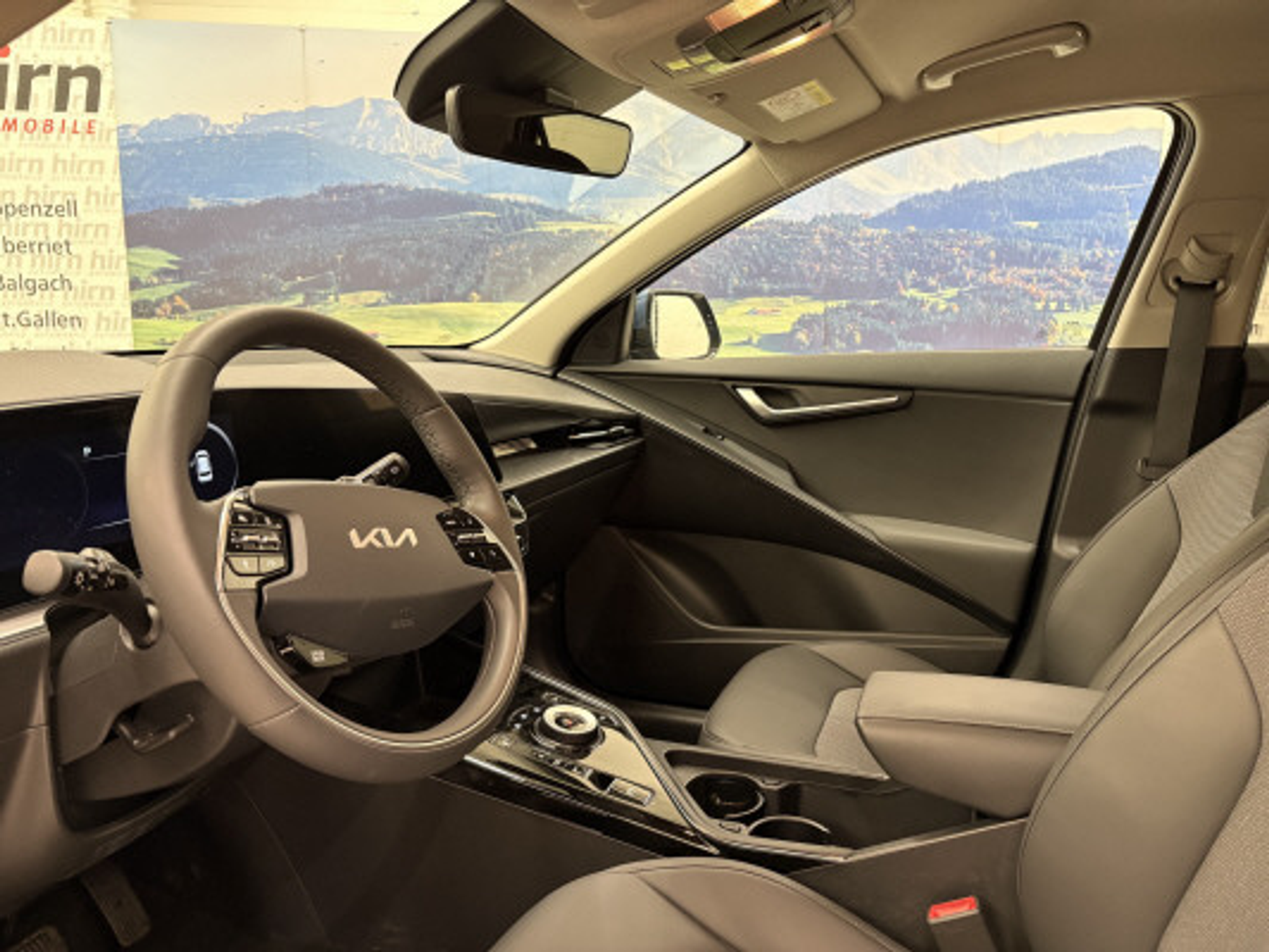 listing desktop thumbnail image 3