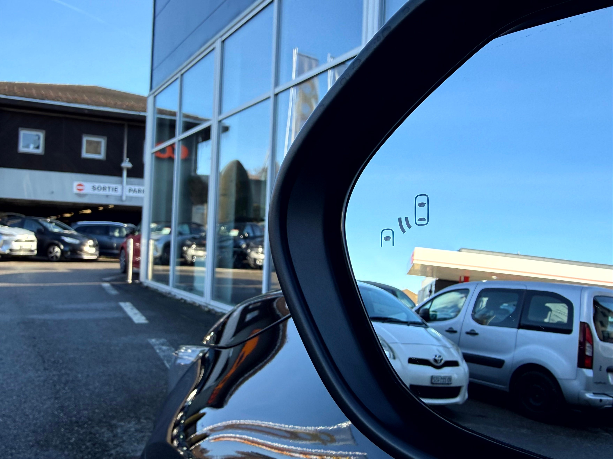 listing desktop thumbnail image 13