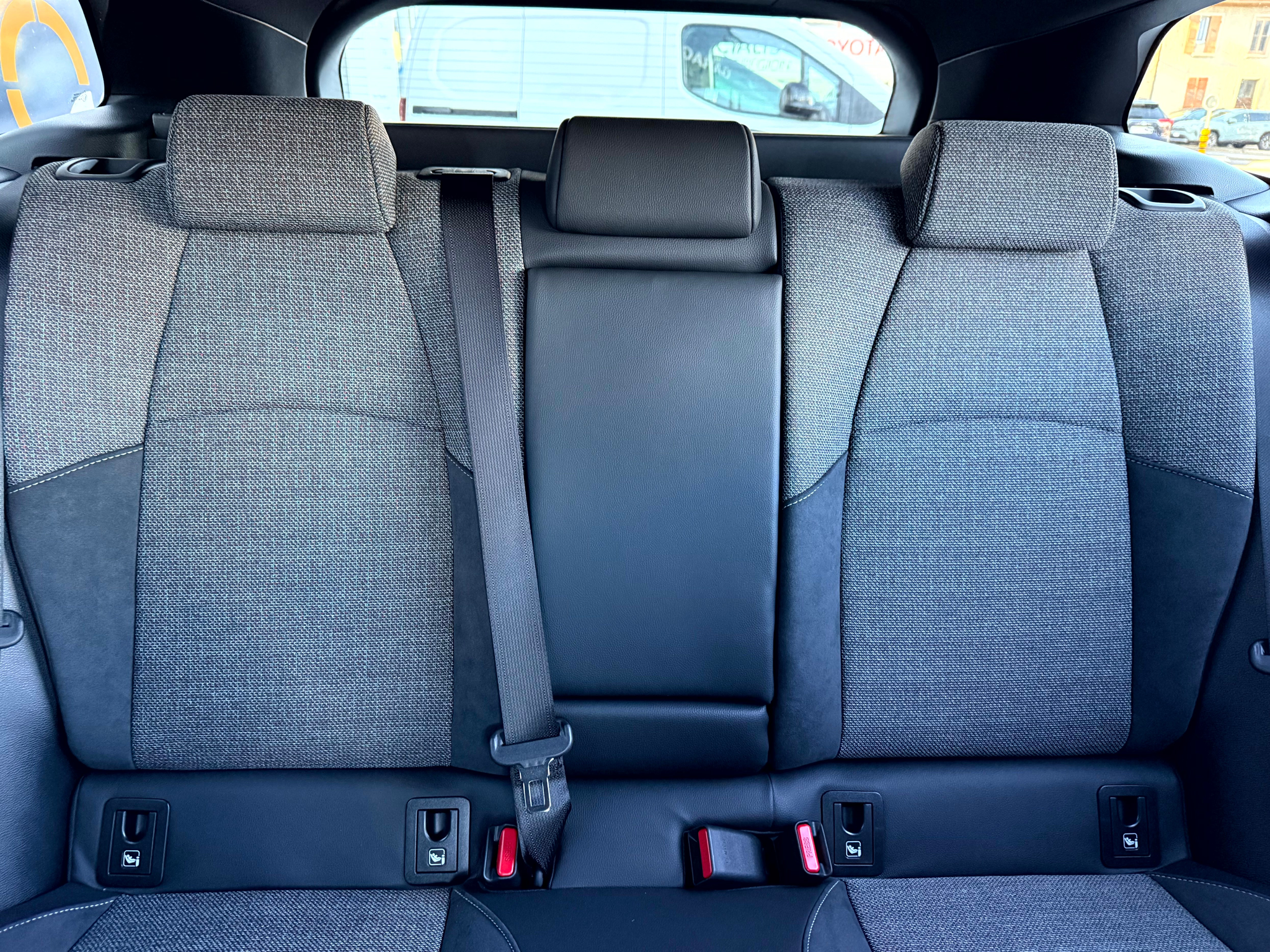 listing desktop thumbnail image 17