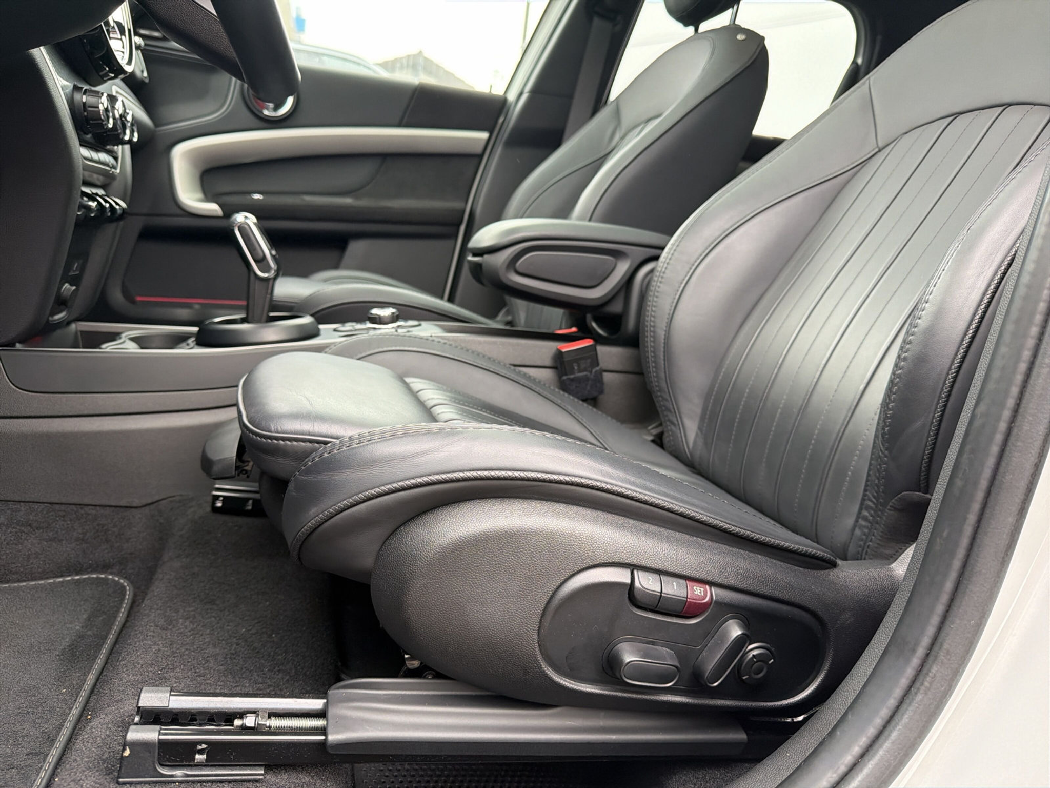 listing desktop thumbnail image 18