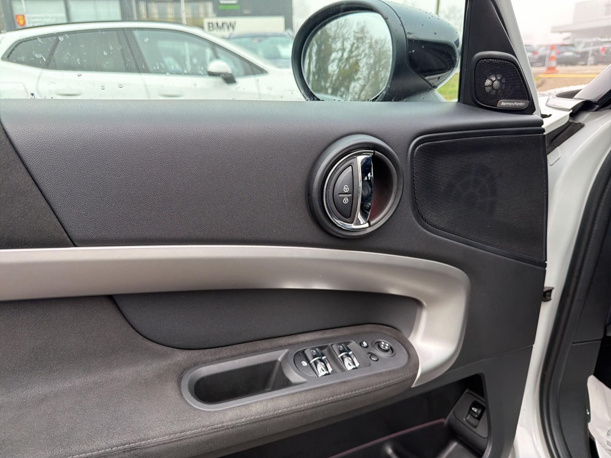 listing desktop thumbnail image 16