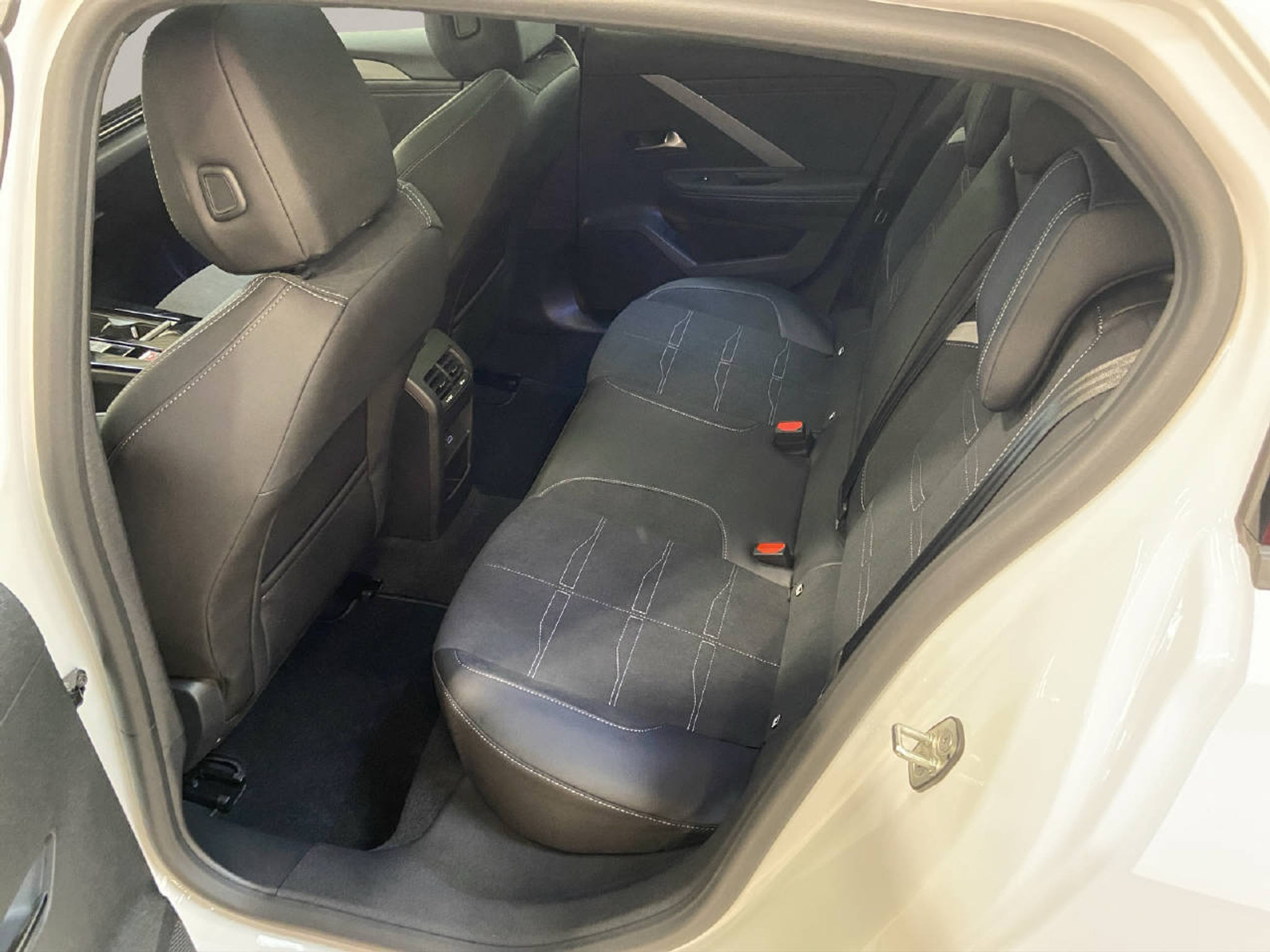 listing desktop thumbnail image 9