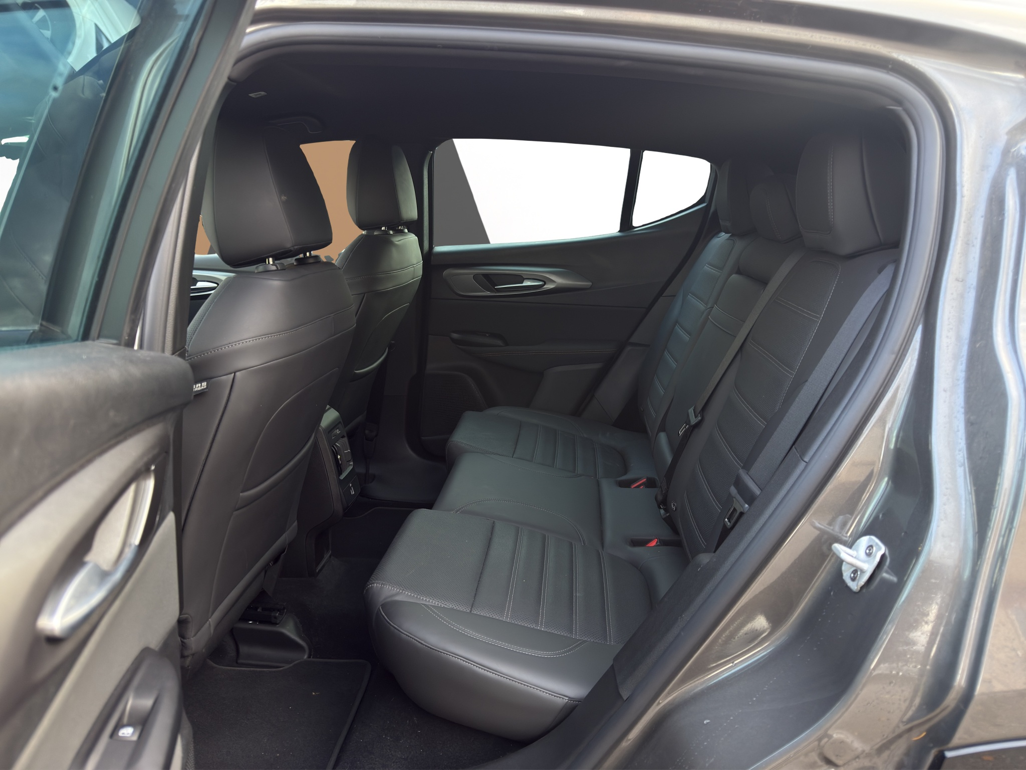 listing desktop thumbnail image 12