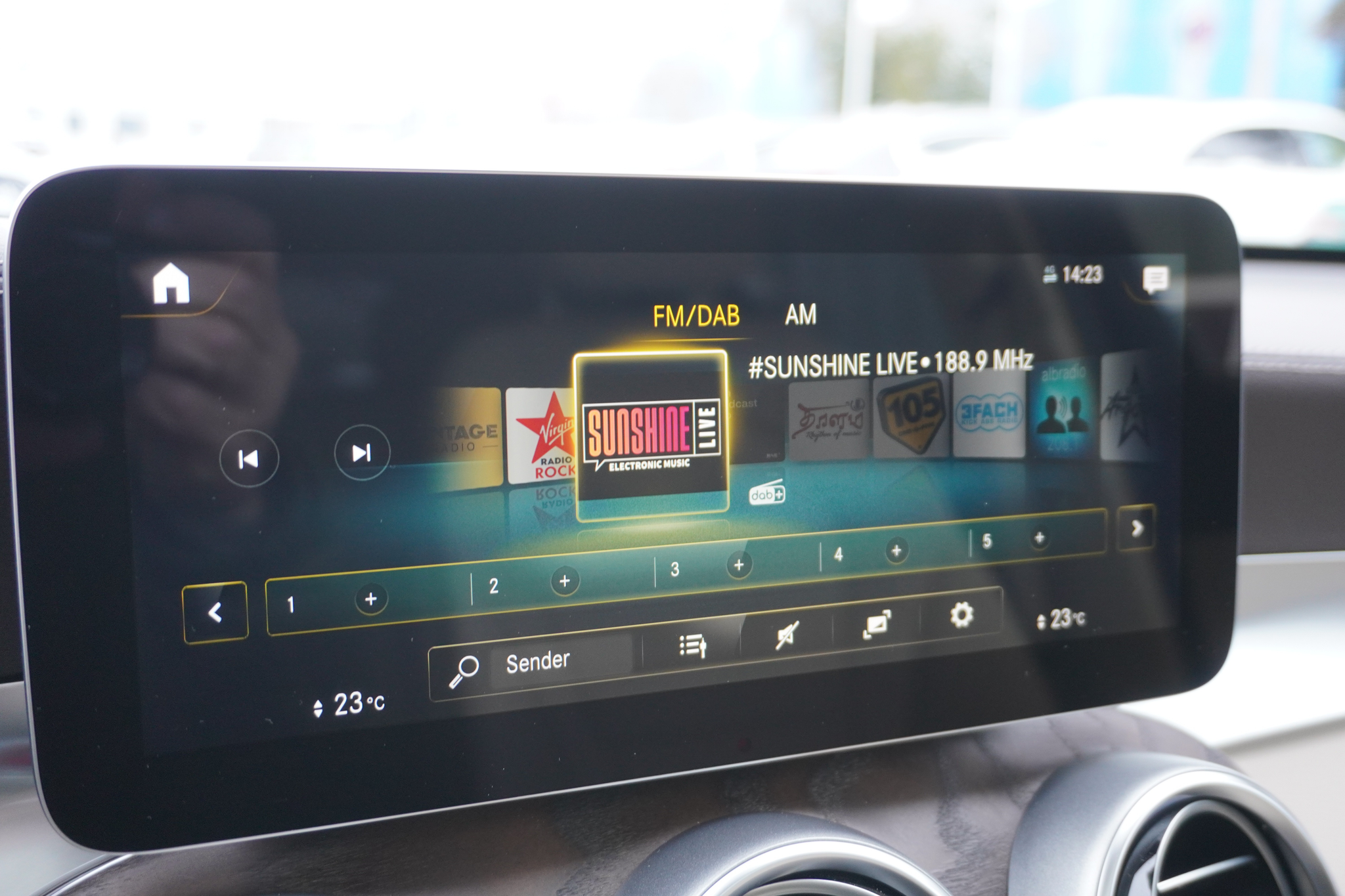 listing desktop thumbnail image 22