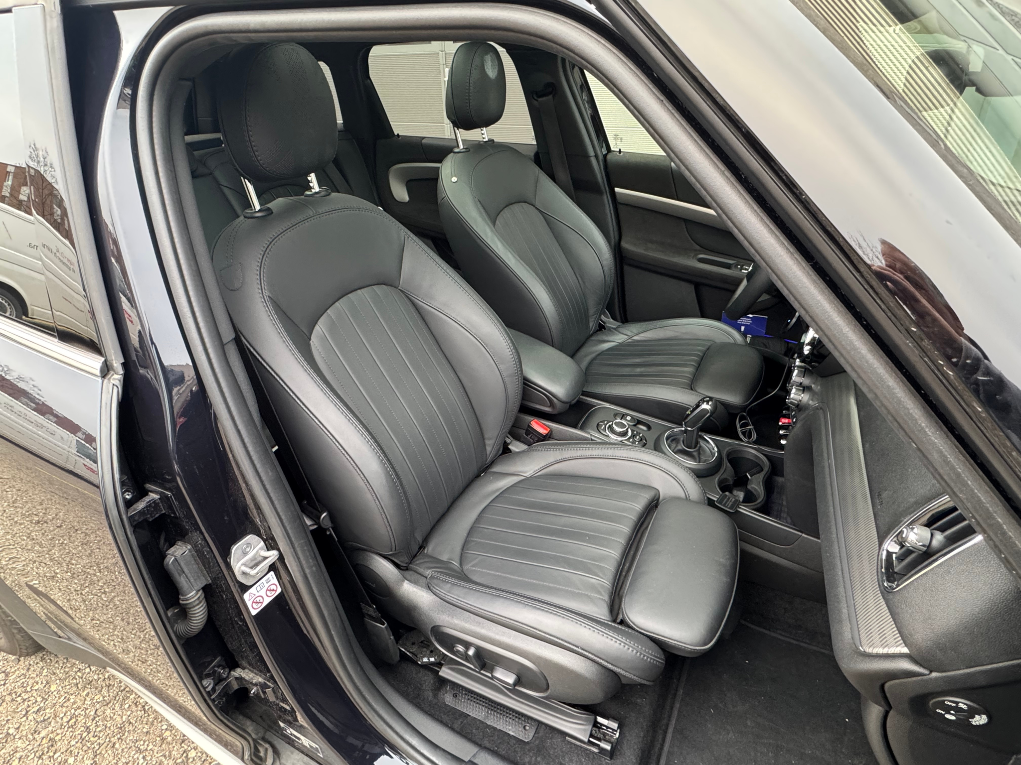 listing desktop thumbnail image 8