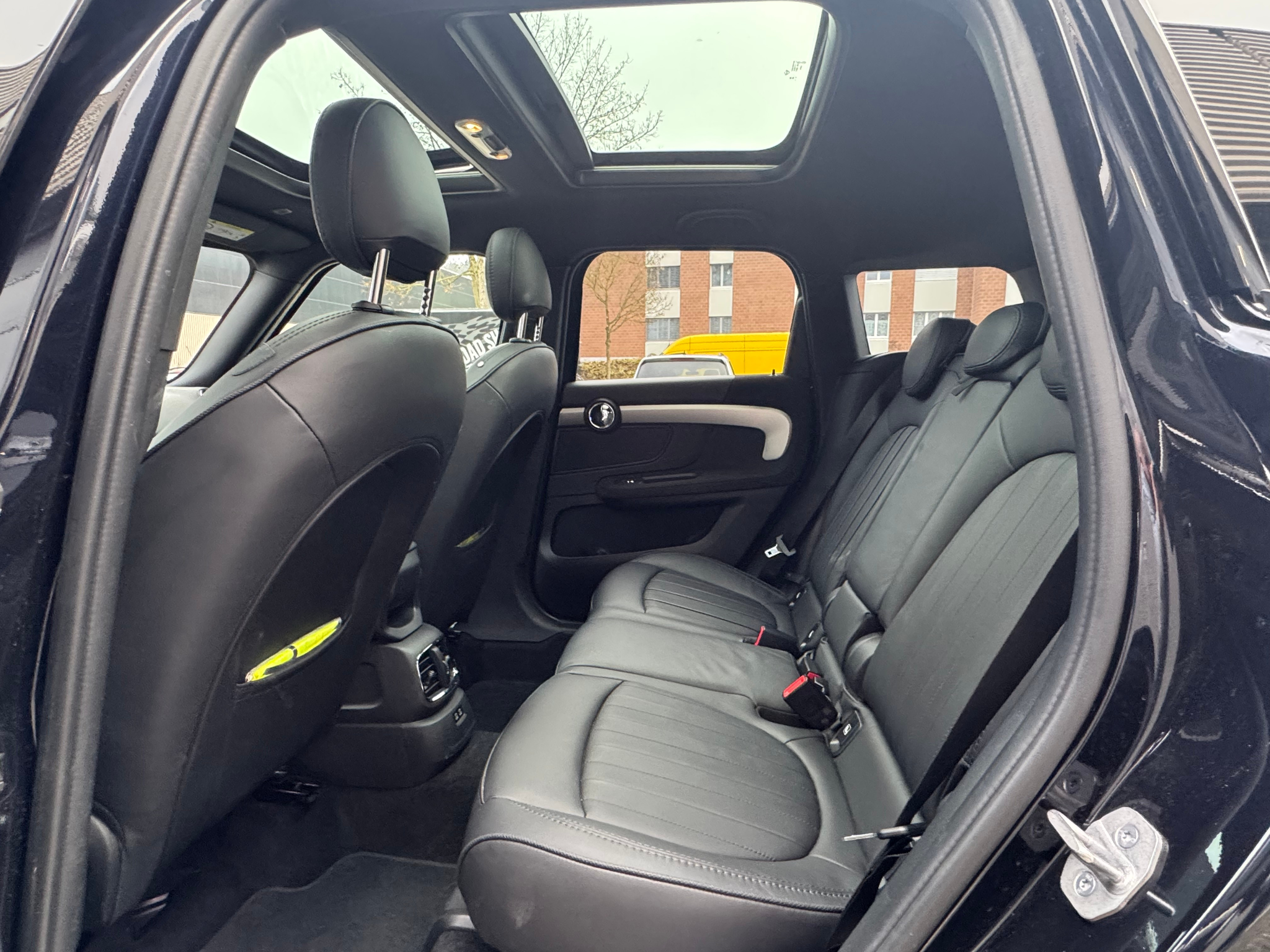 listing desktop thumbnail image 9