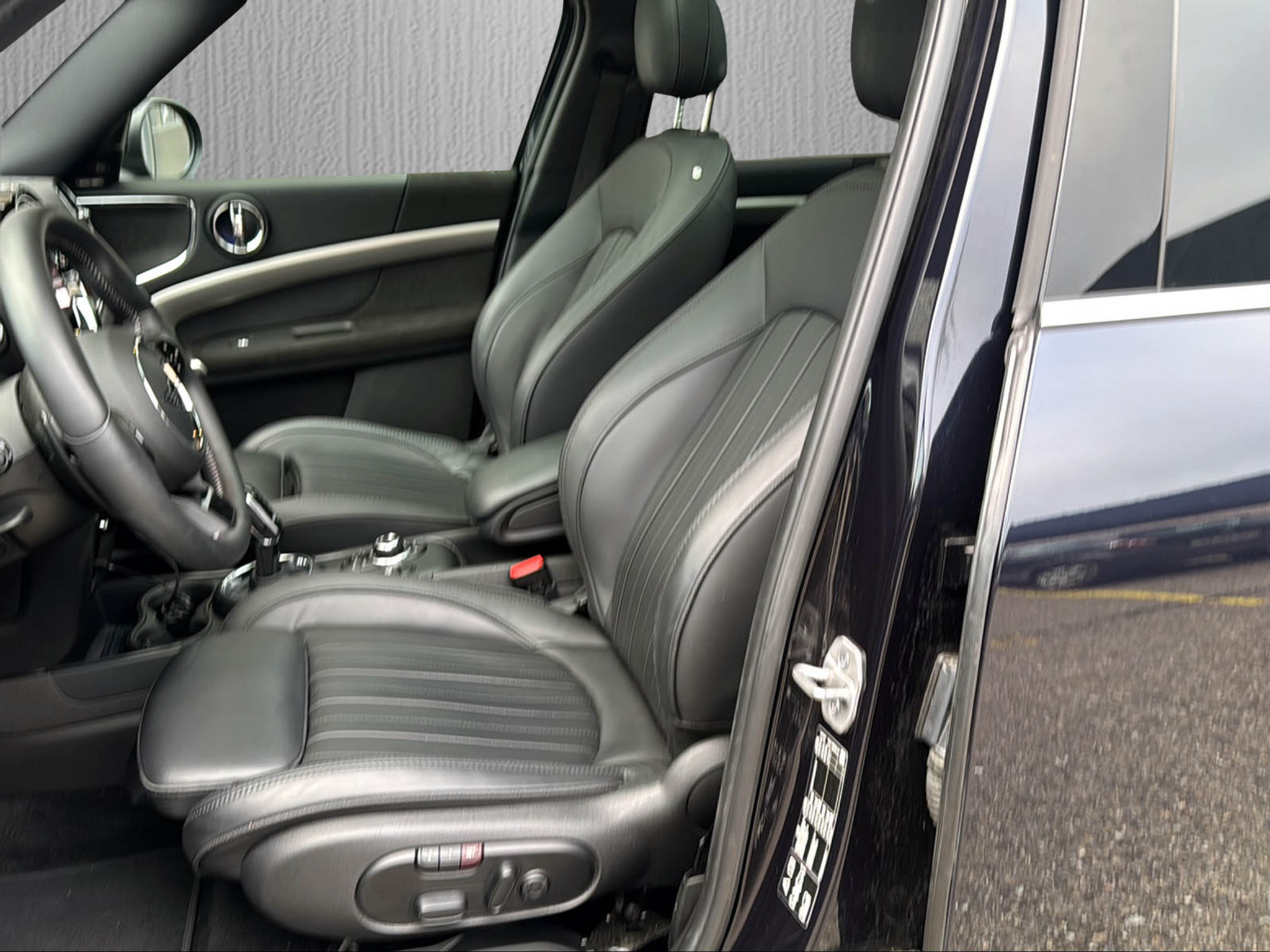 listing desktop thumbnail image 7