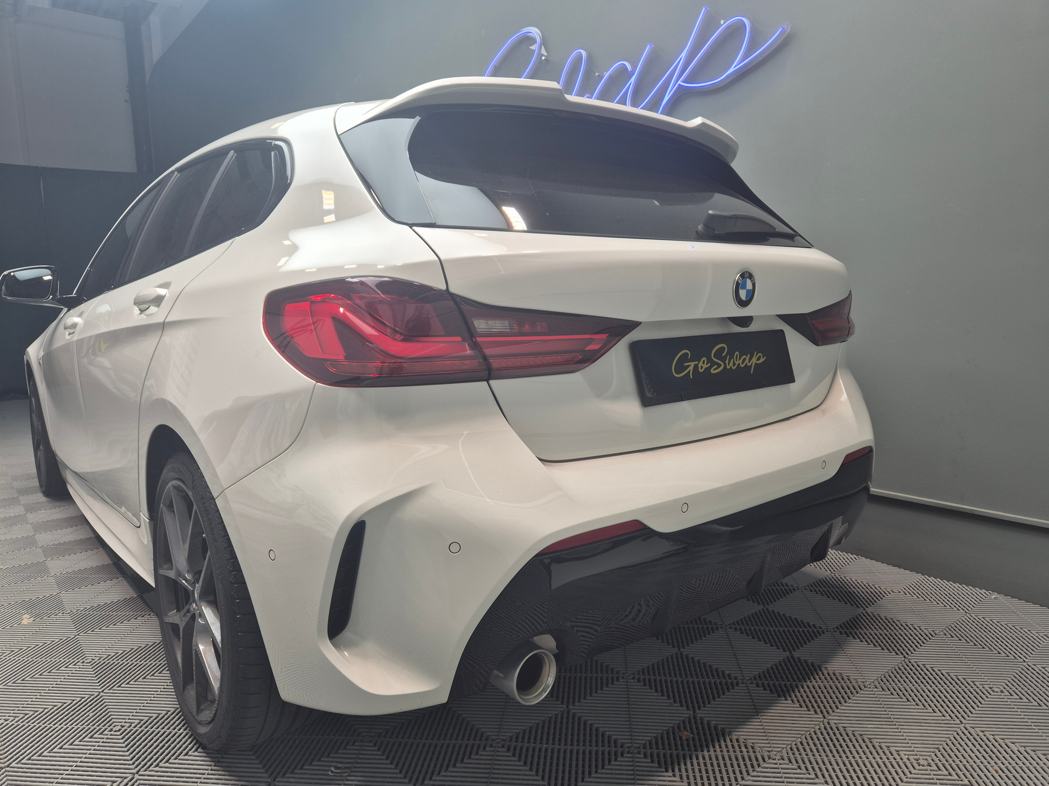 listing desktop thumbnail image 12