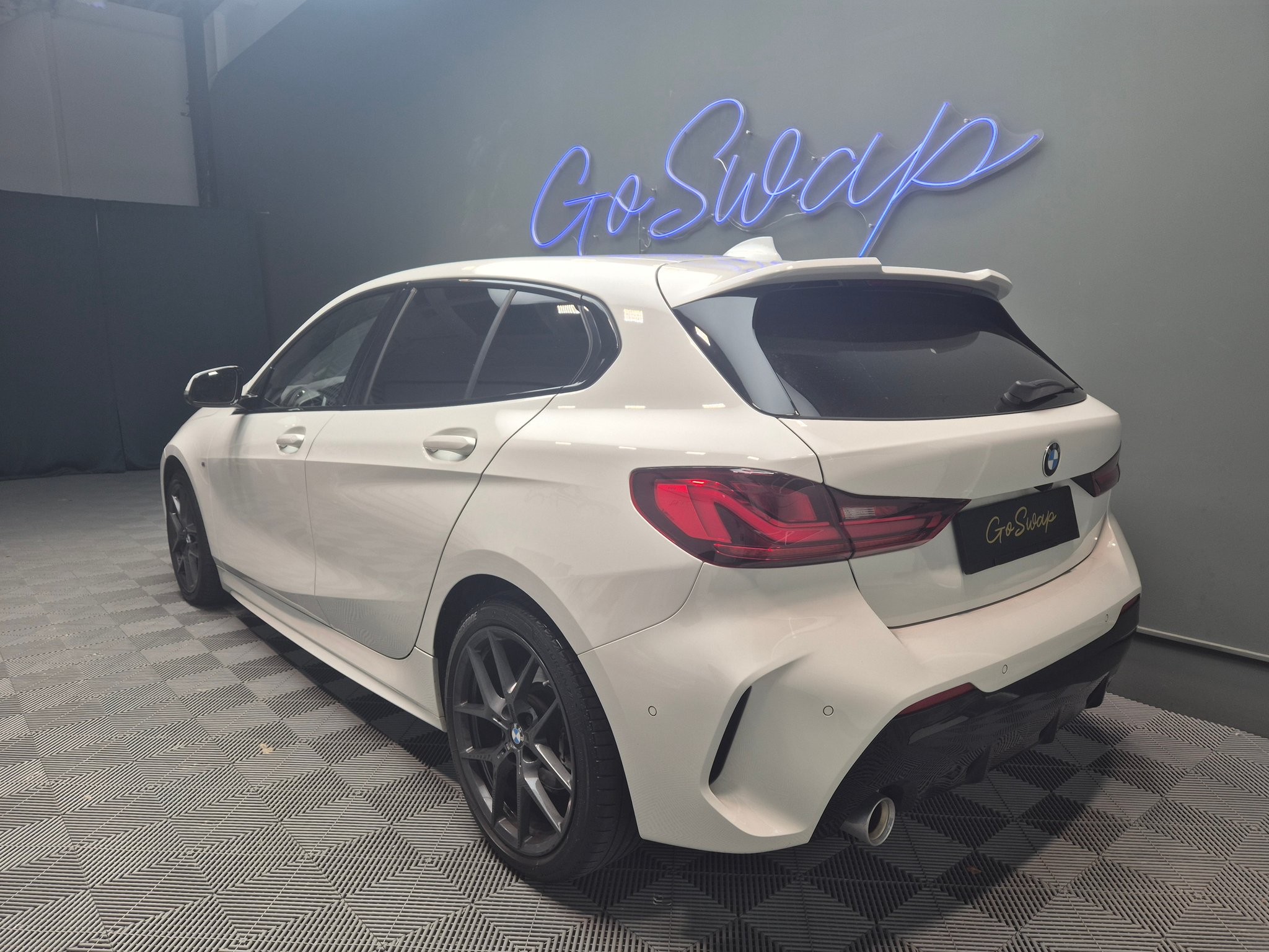 listing desktop thumbnail image 11