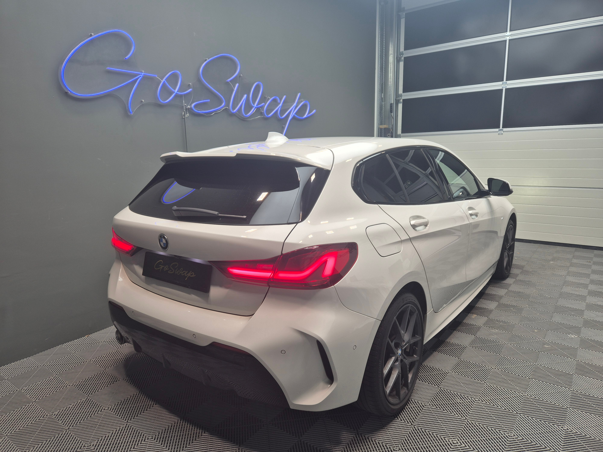 listing desktop thumbnail image 4