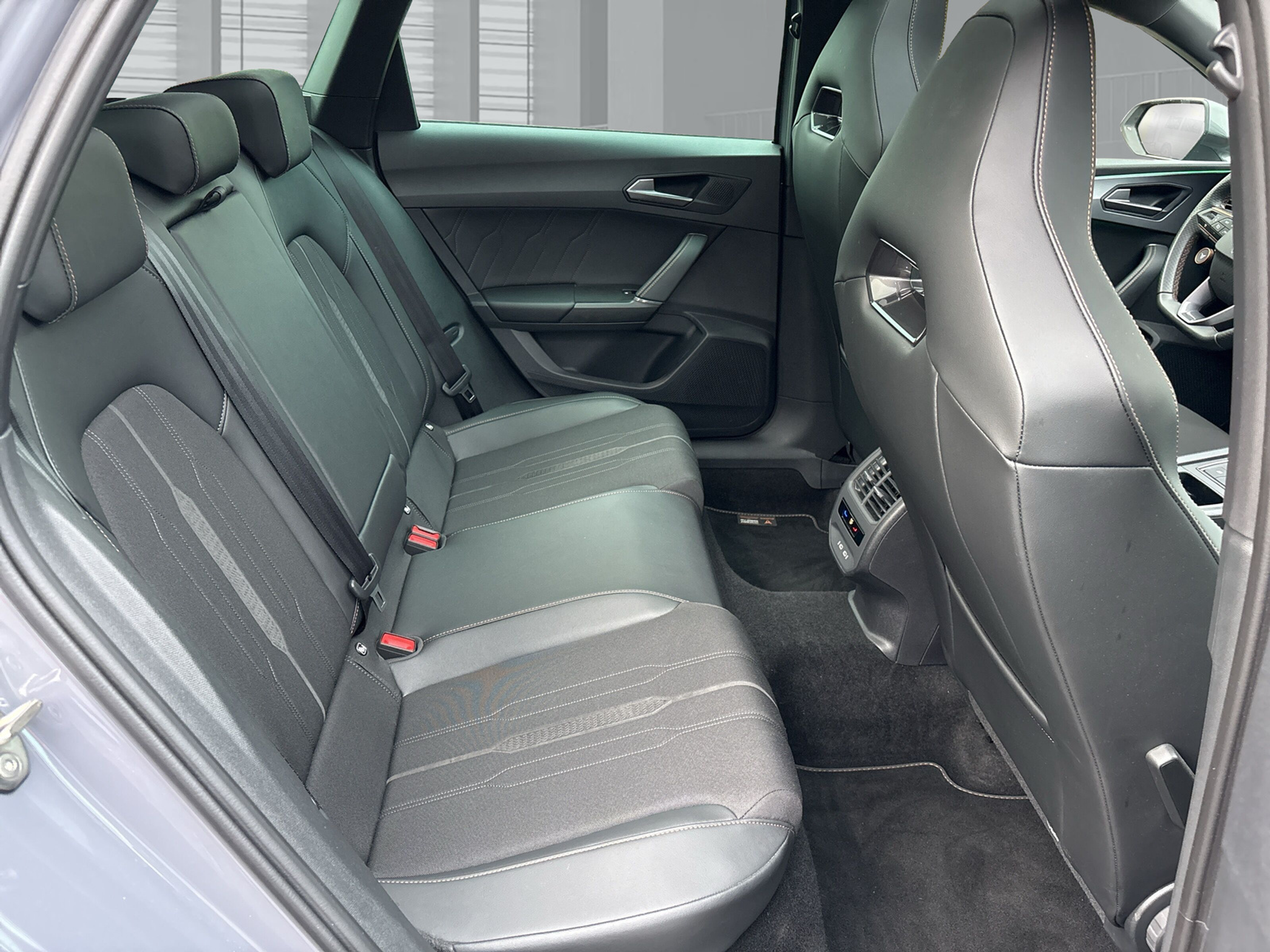 listing desktop thumbnail image 12