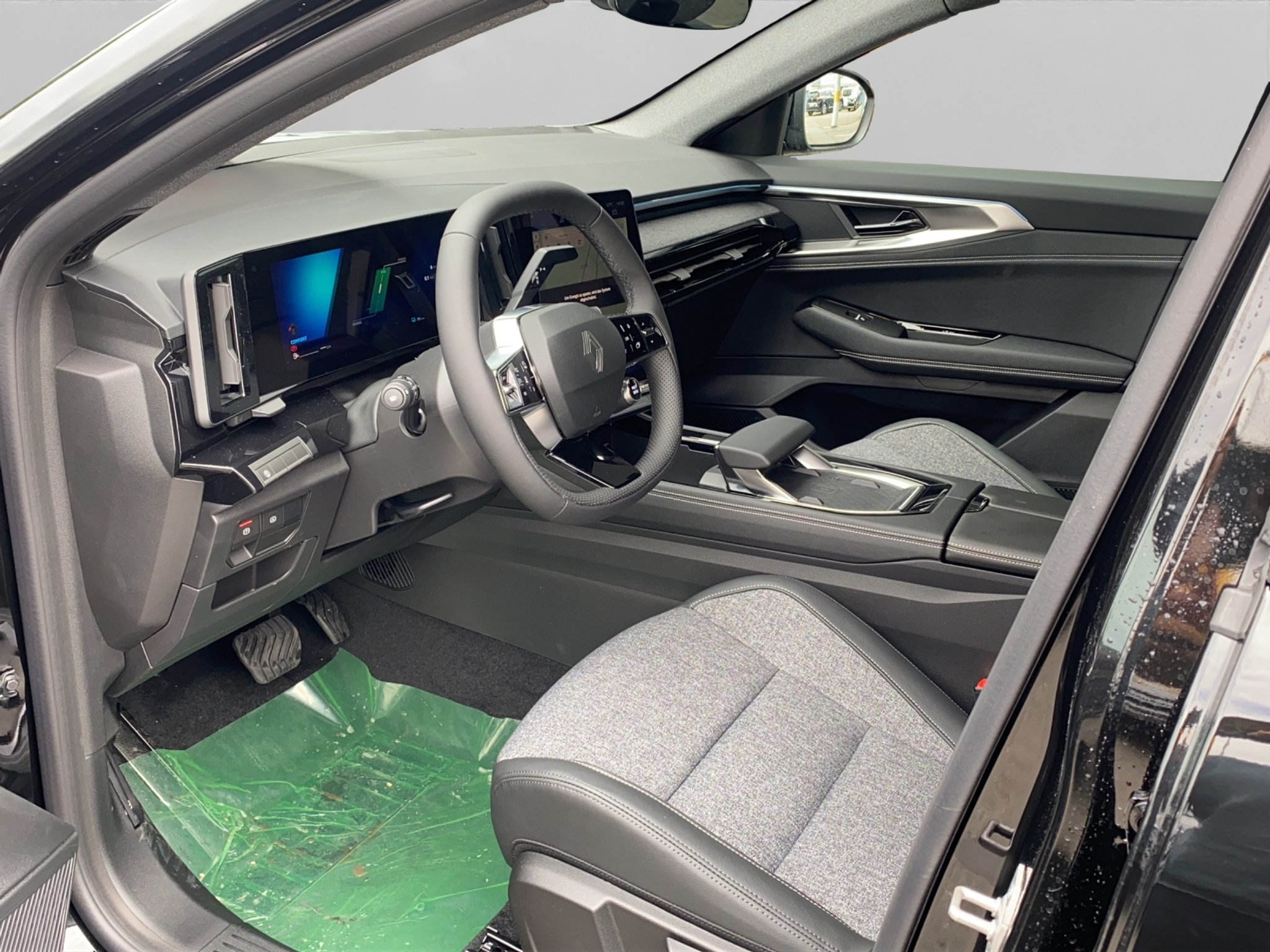 listing desktop thumbnail image 4