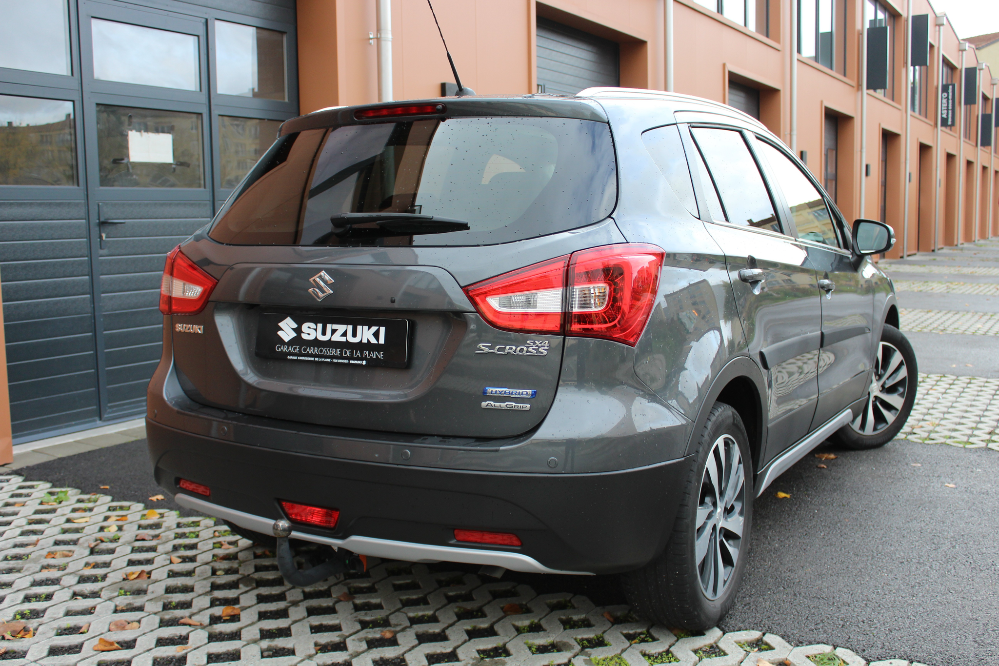 listing desktop thumbnail image 4