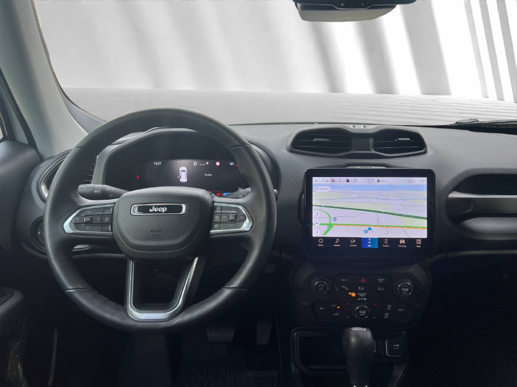 listing desktop thumbnail image 4