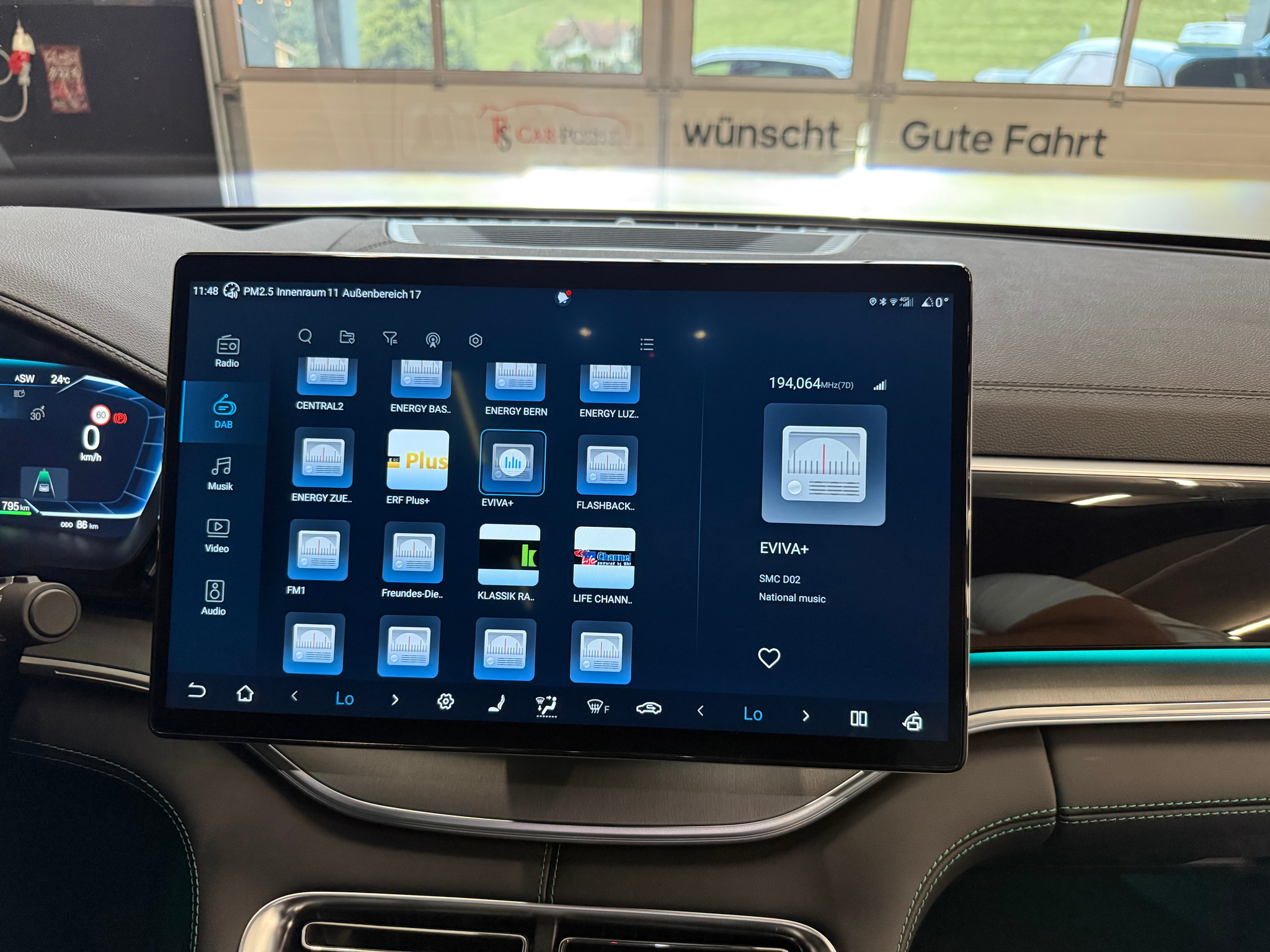 listing desktop thumbnail image 27