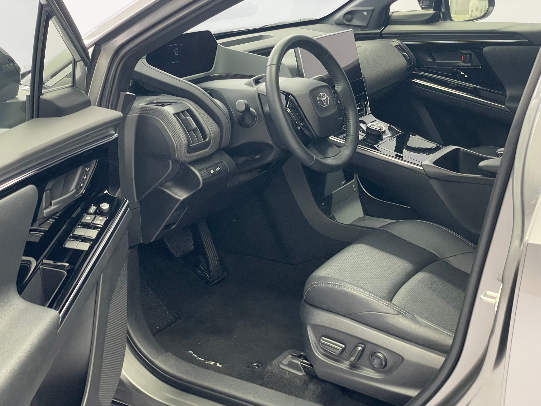 listing desktop thumbnail image 6