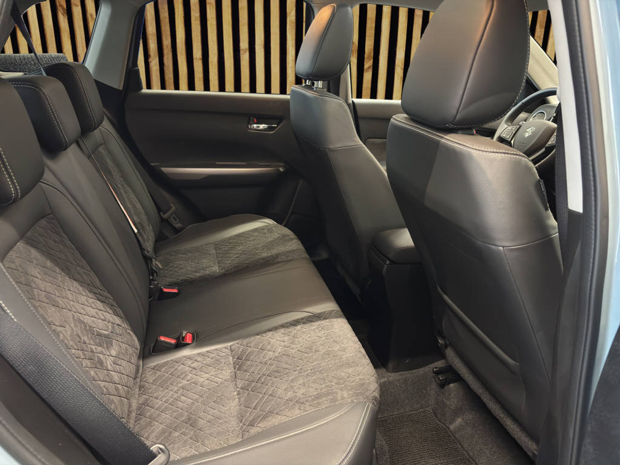 listing desktop thumbnail image 5