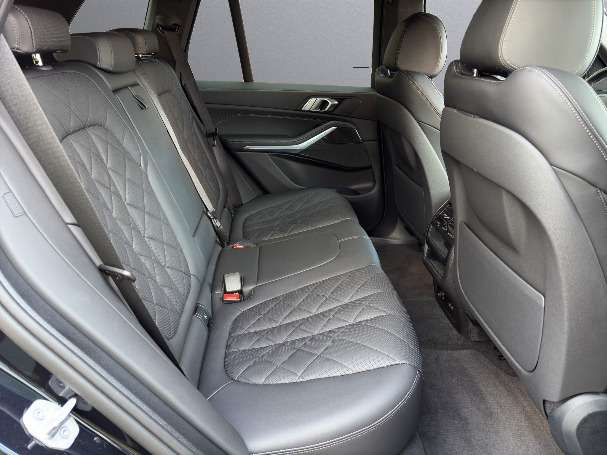 listing desktop thumbnail image 19