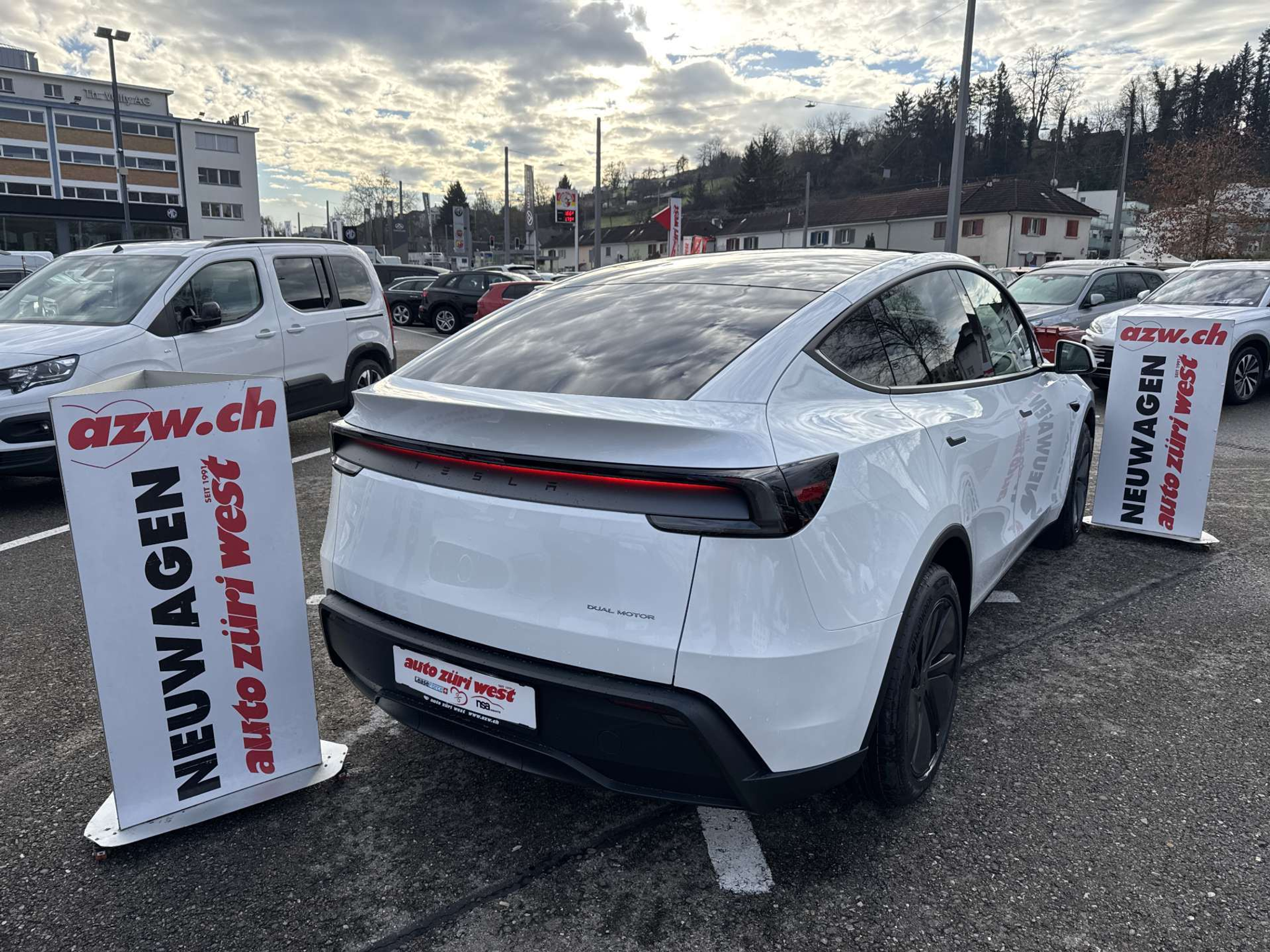 listing desktop thumbnail image 2