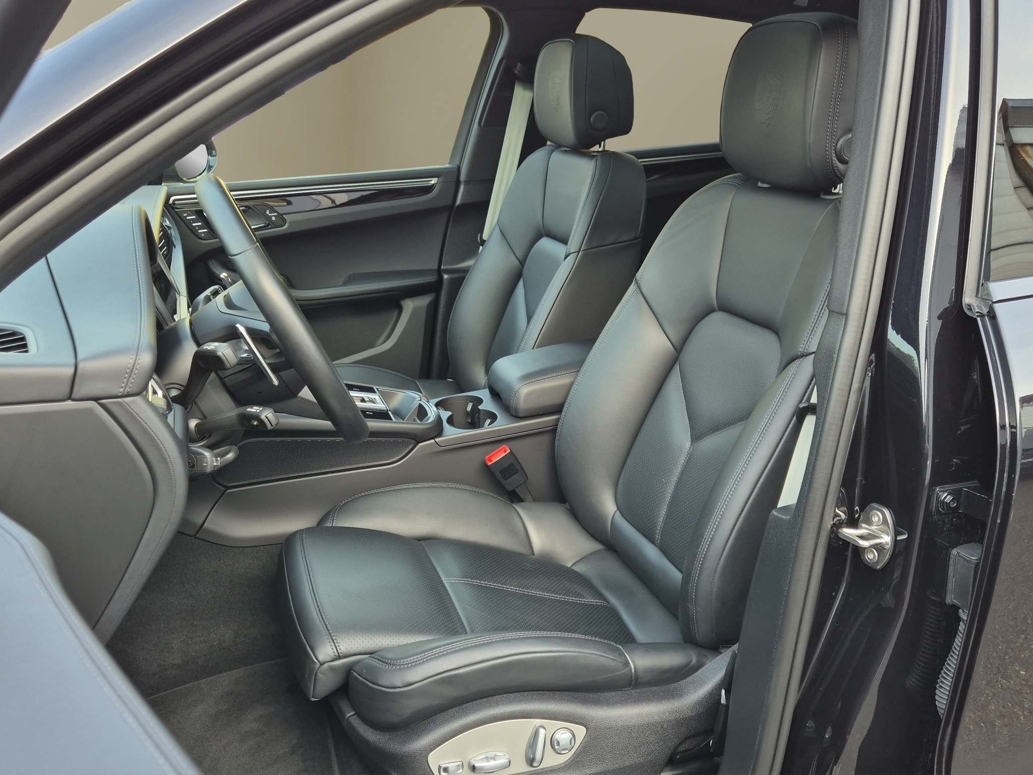 listing desktop thumbnail image 8