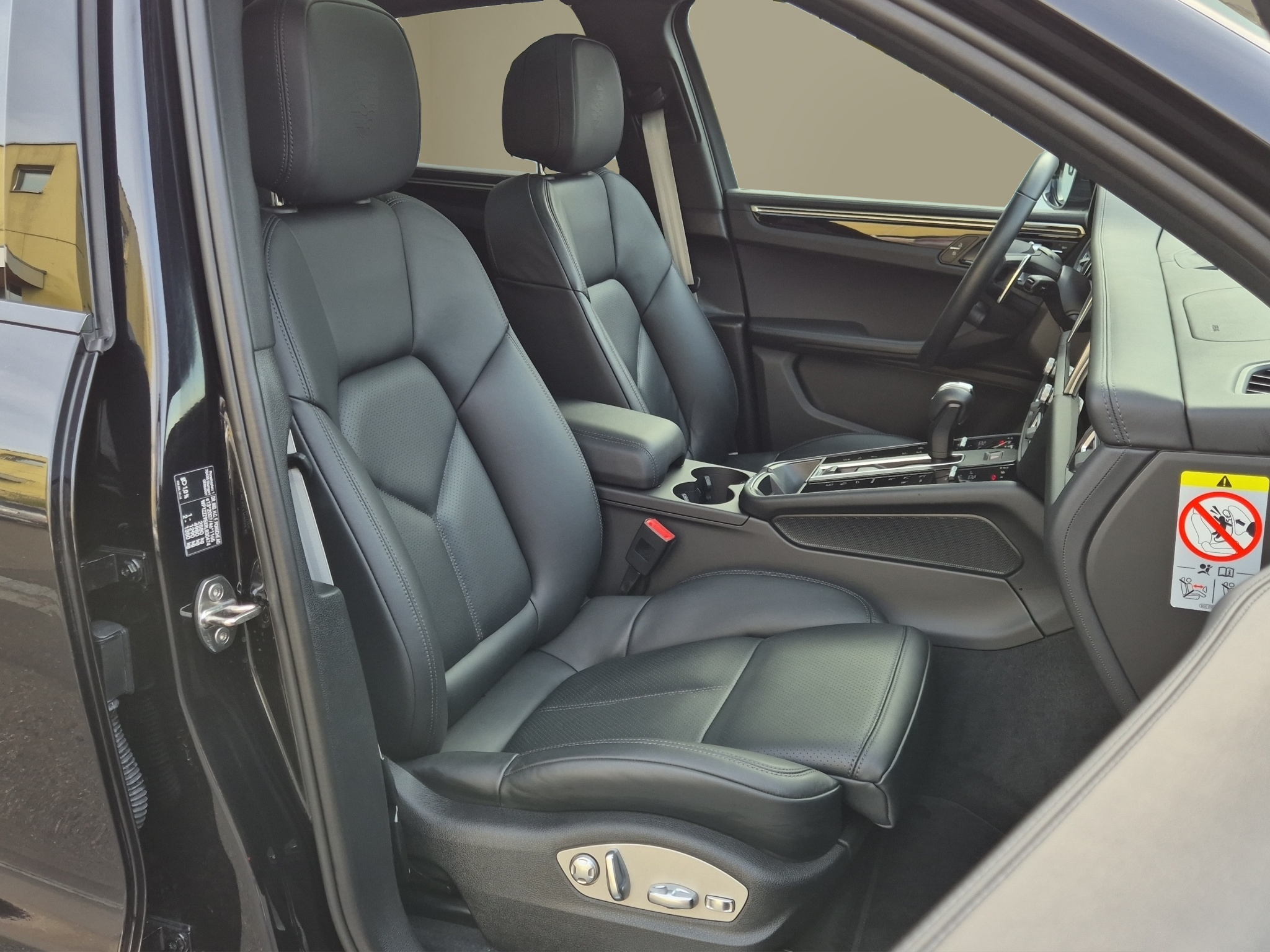 listing desktop thumbnail image 16