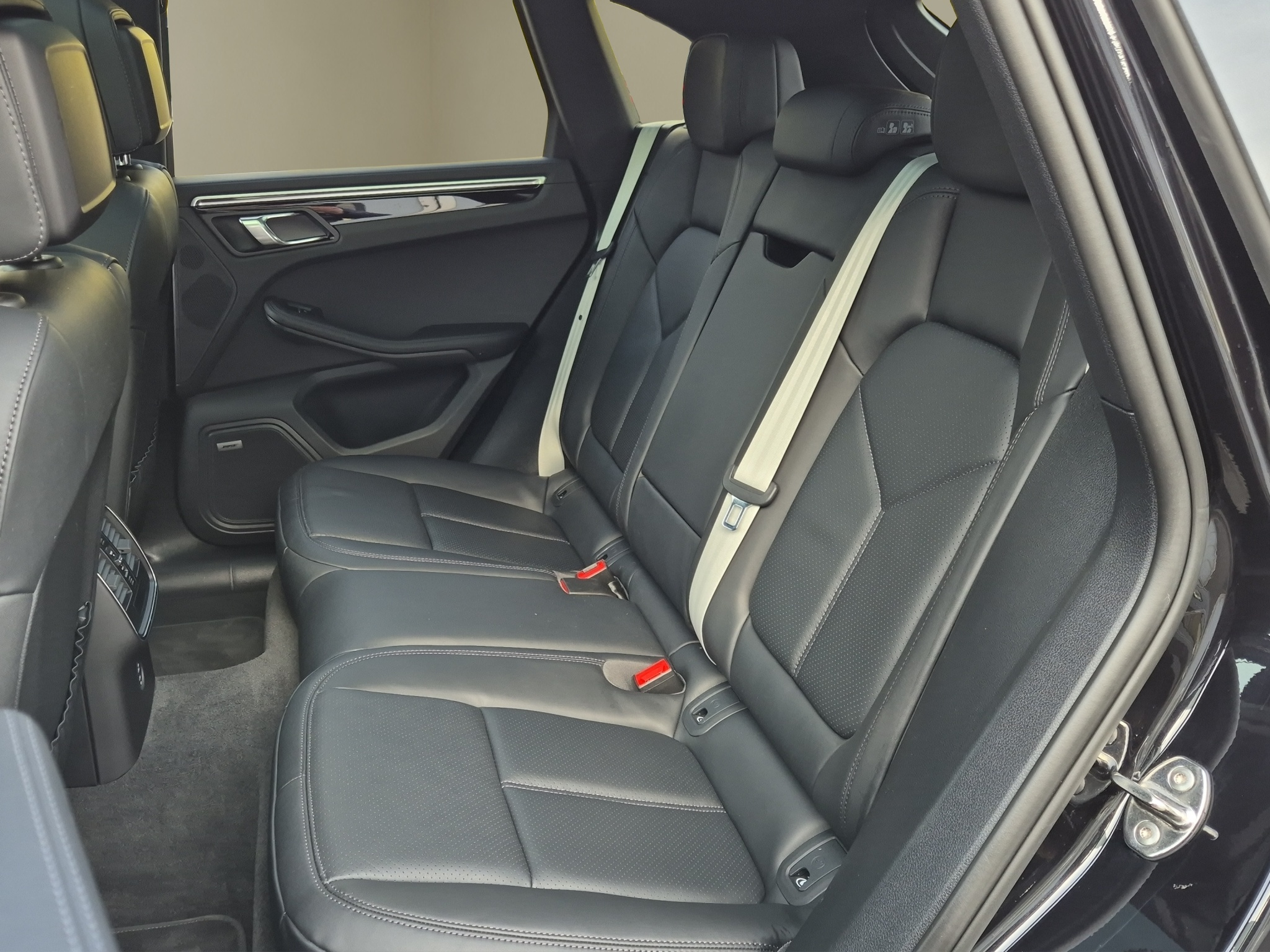 listing desktop thumbnail image 15