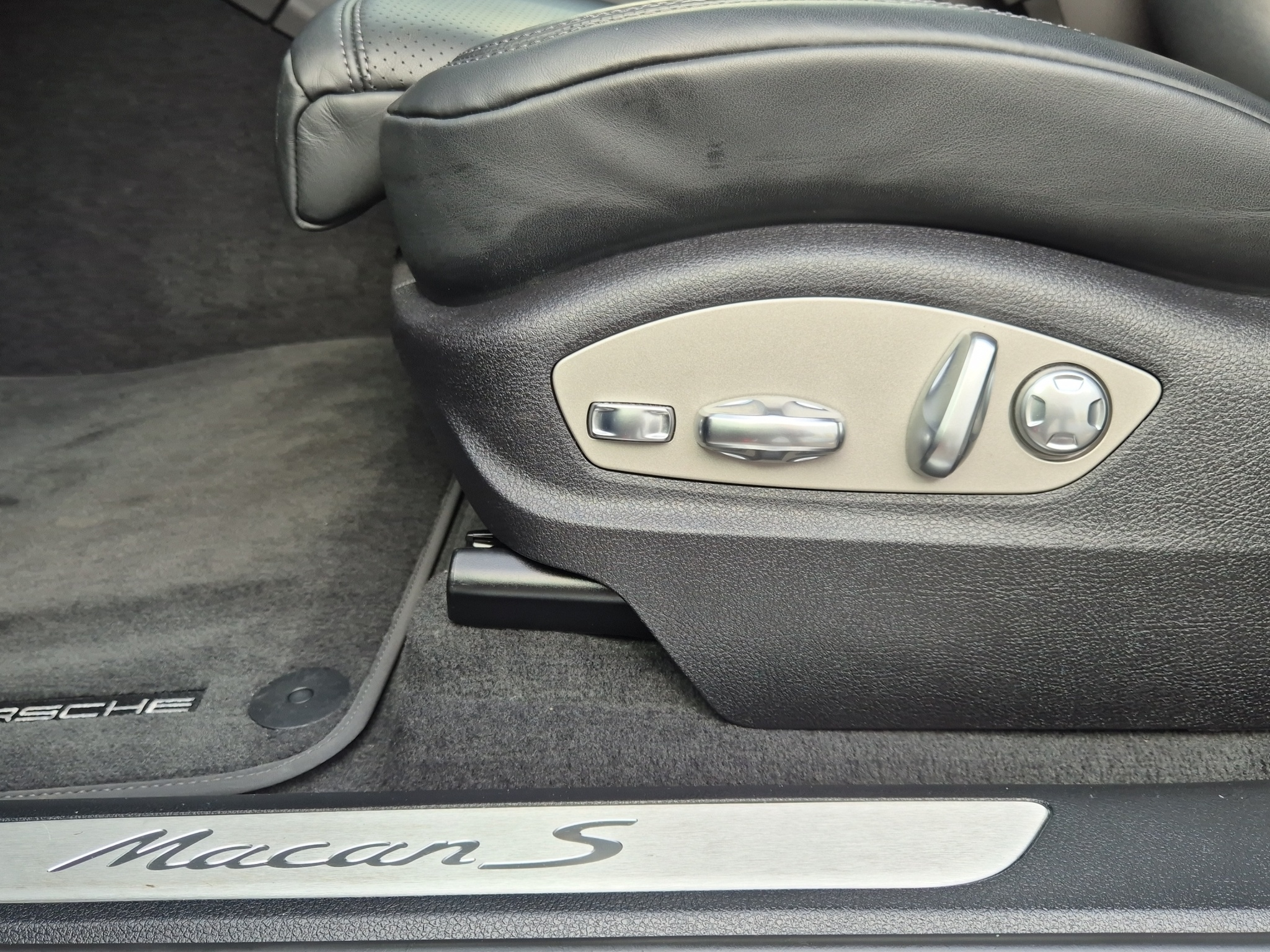 listing desktop thumbnail image 9