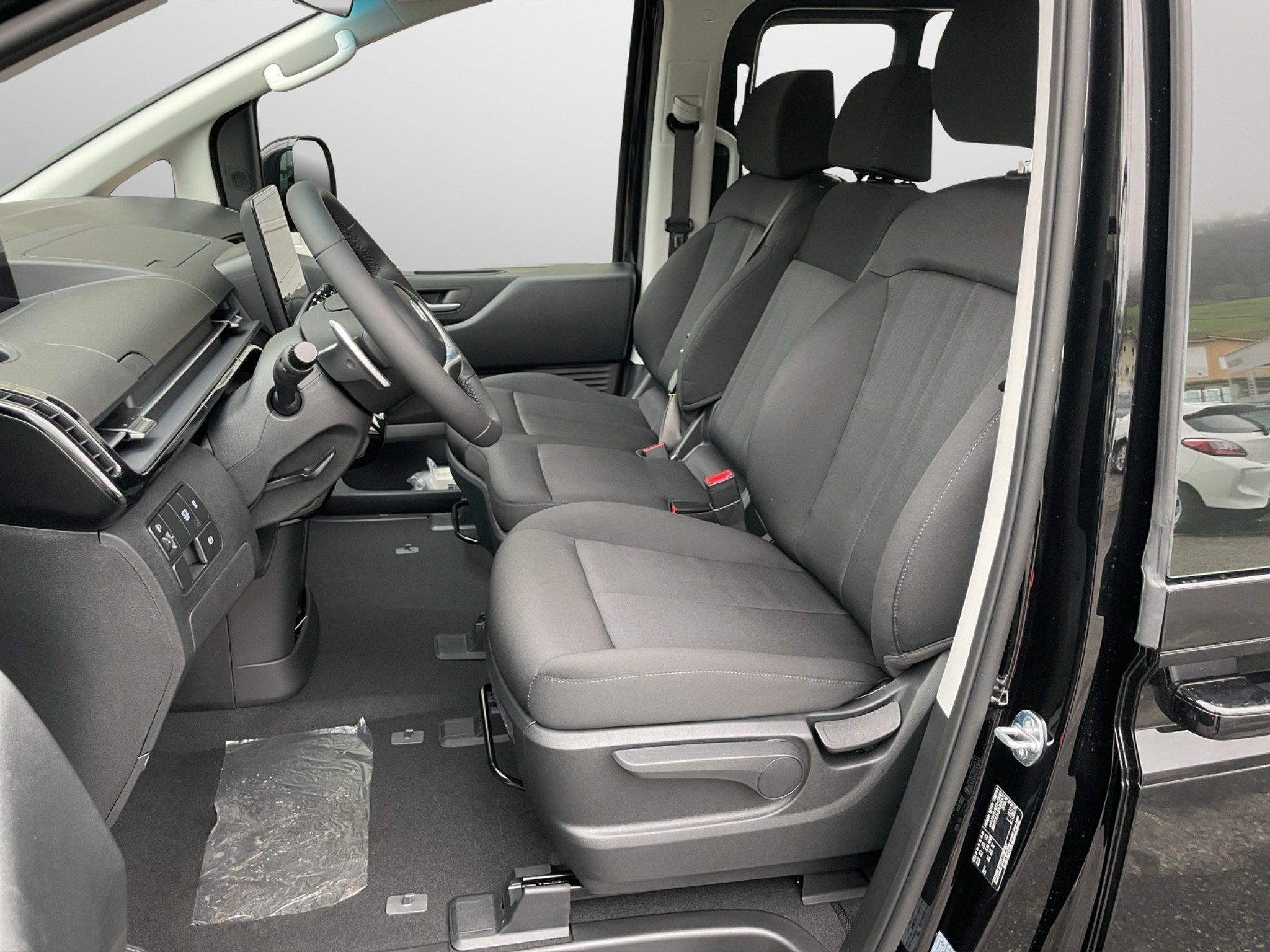 listing desktop thumbnail image 4