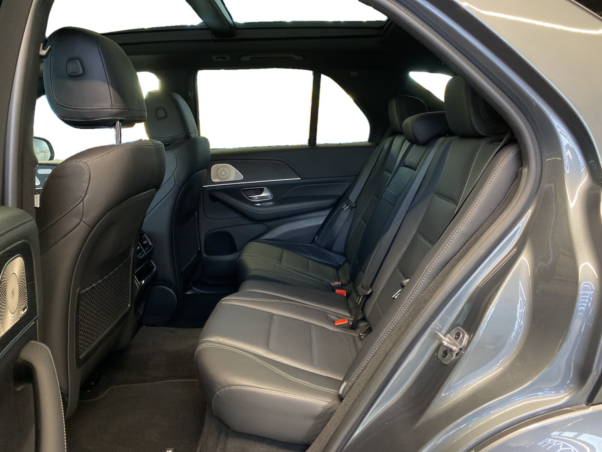 listing desktop thumbnail image 7