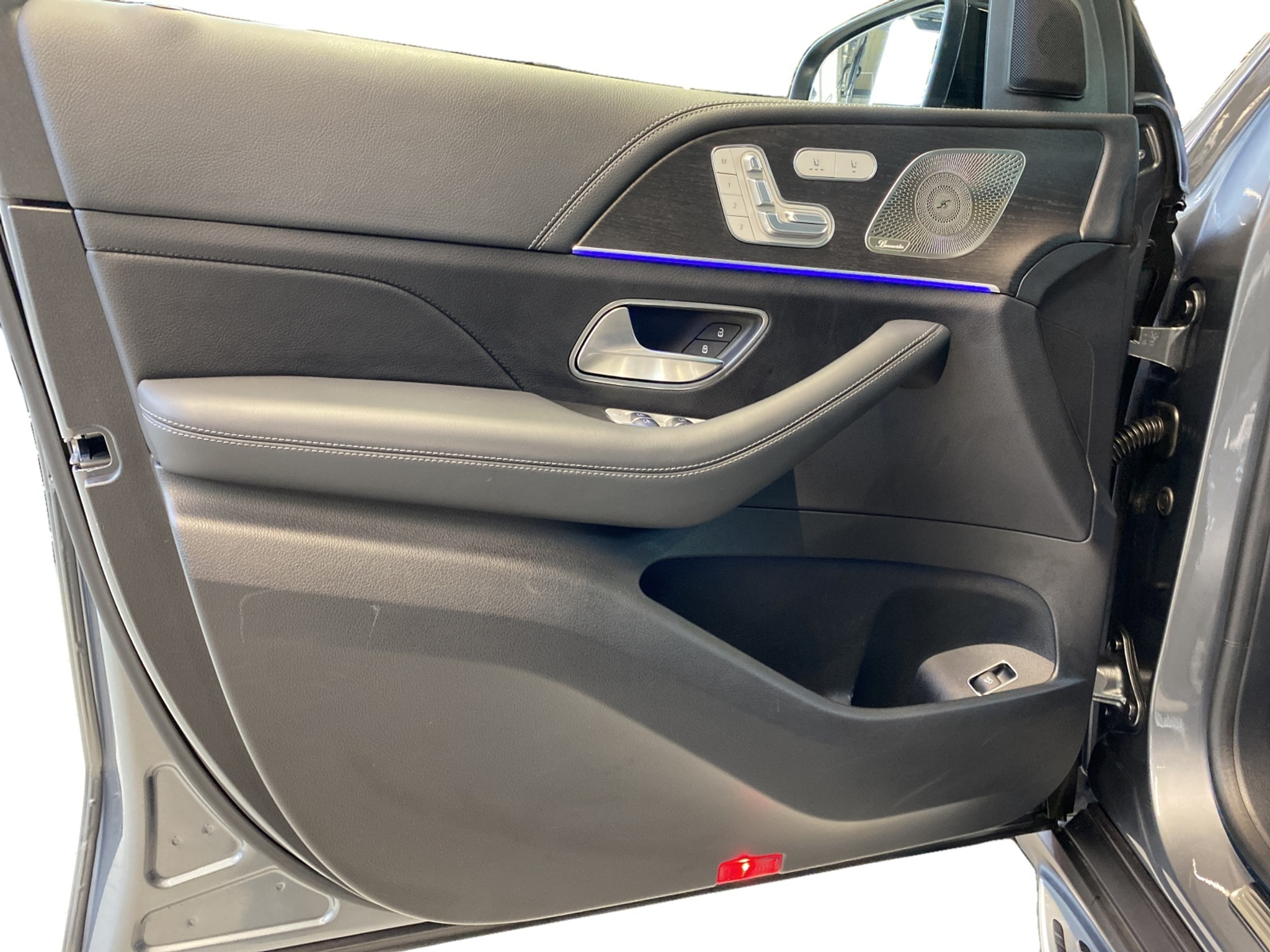 listing desktop thumbnail image 9