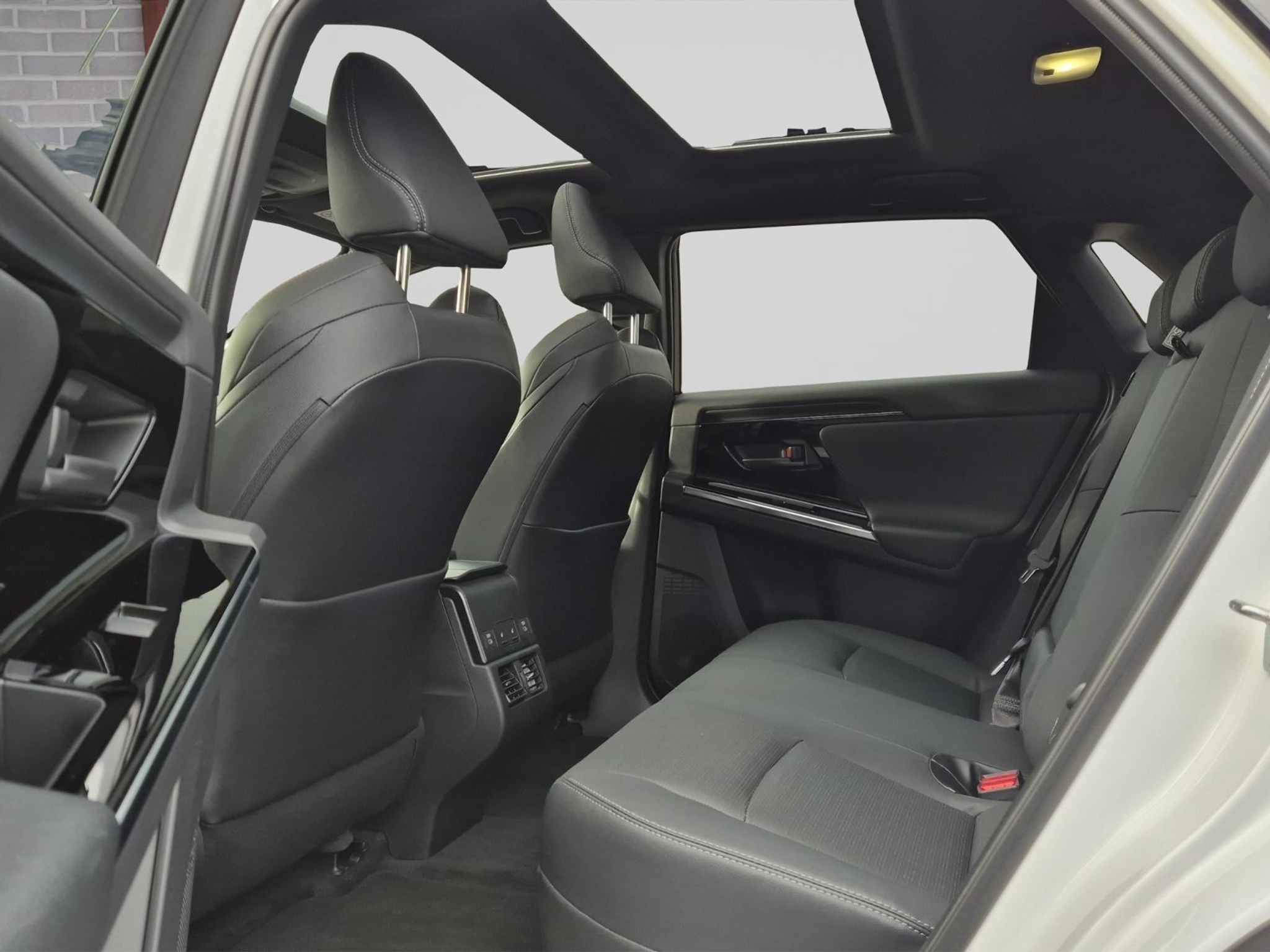 listing desktop thumbnail image 8