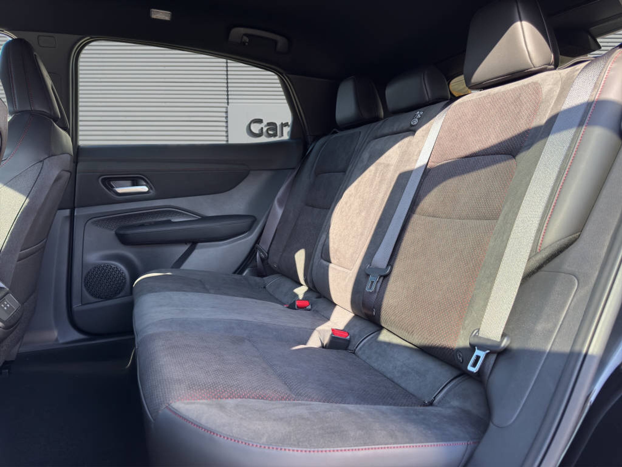 listing desktop thumbnail image 11