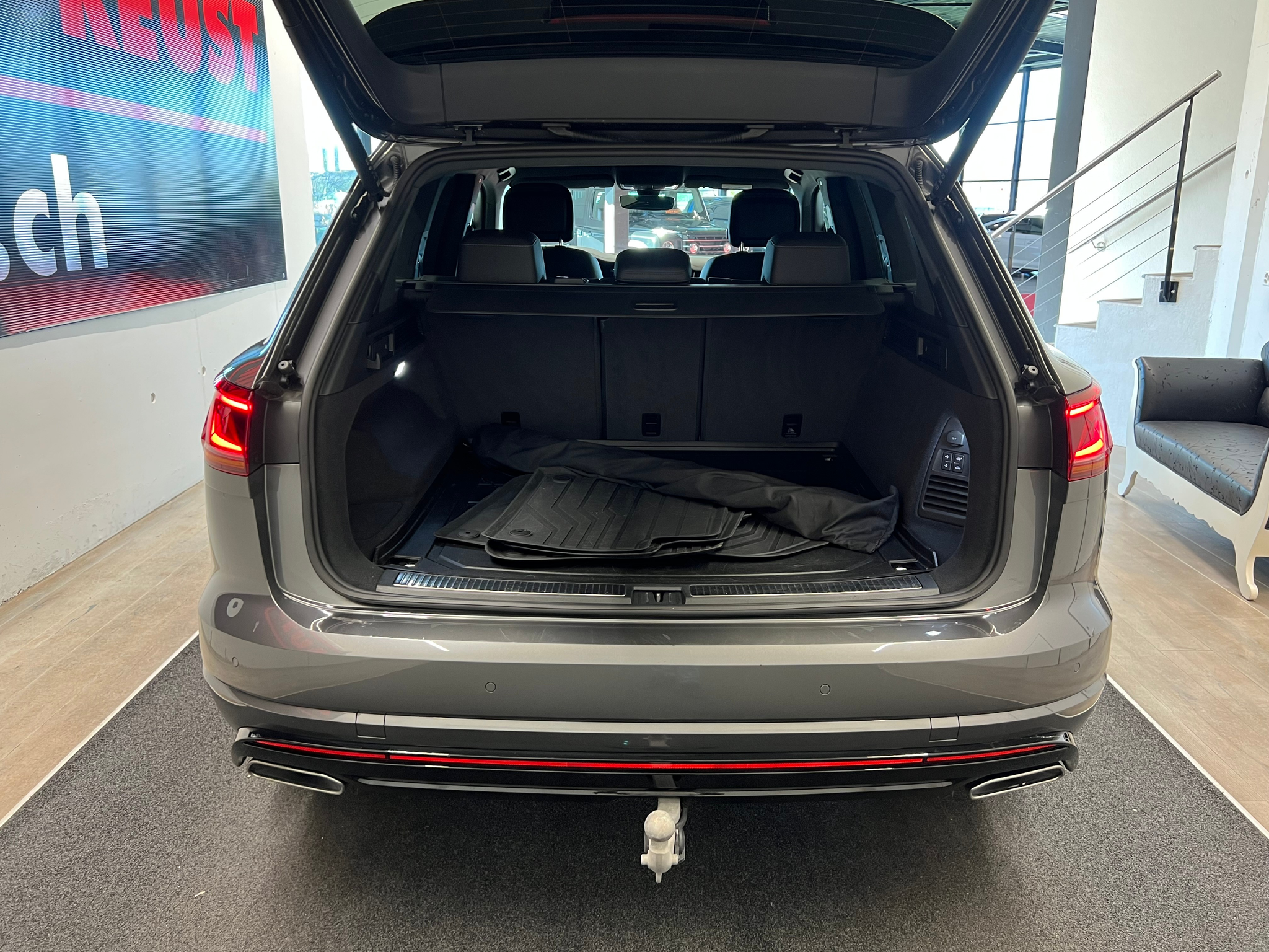 listing desktop thumbnail image 6