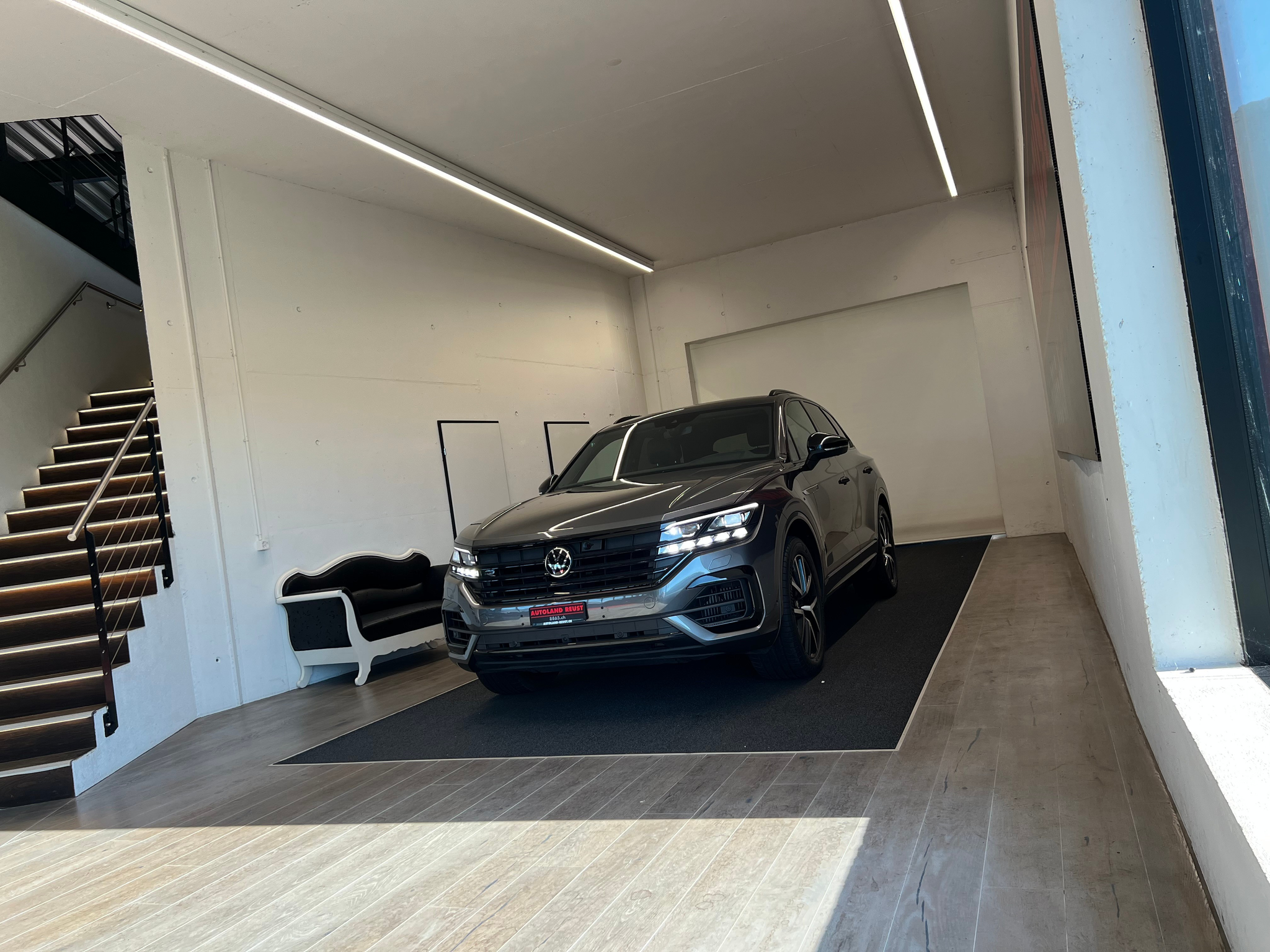 listing desktop thumbnail image 1